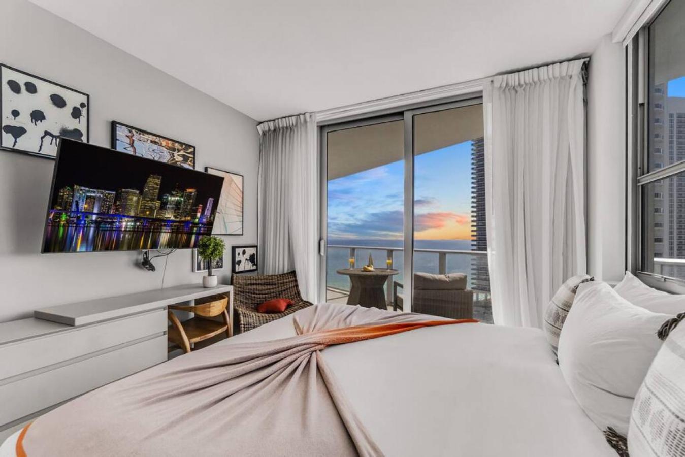 HydeHotel 2BED Lux Condo Ocean View Resort view 2