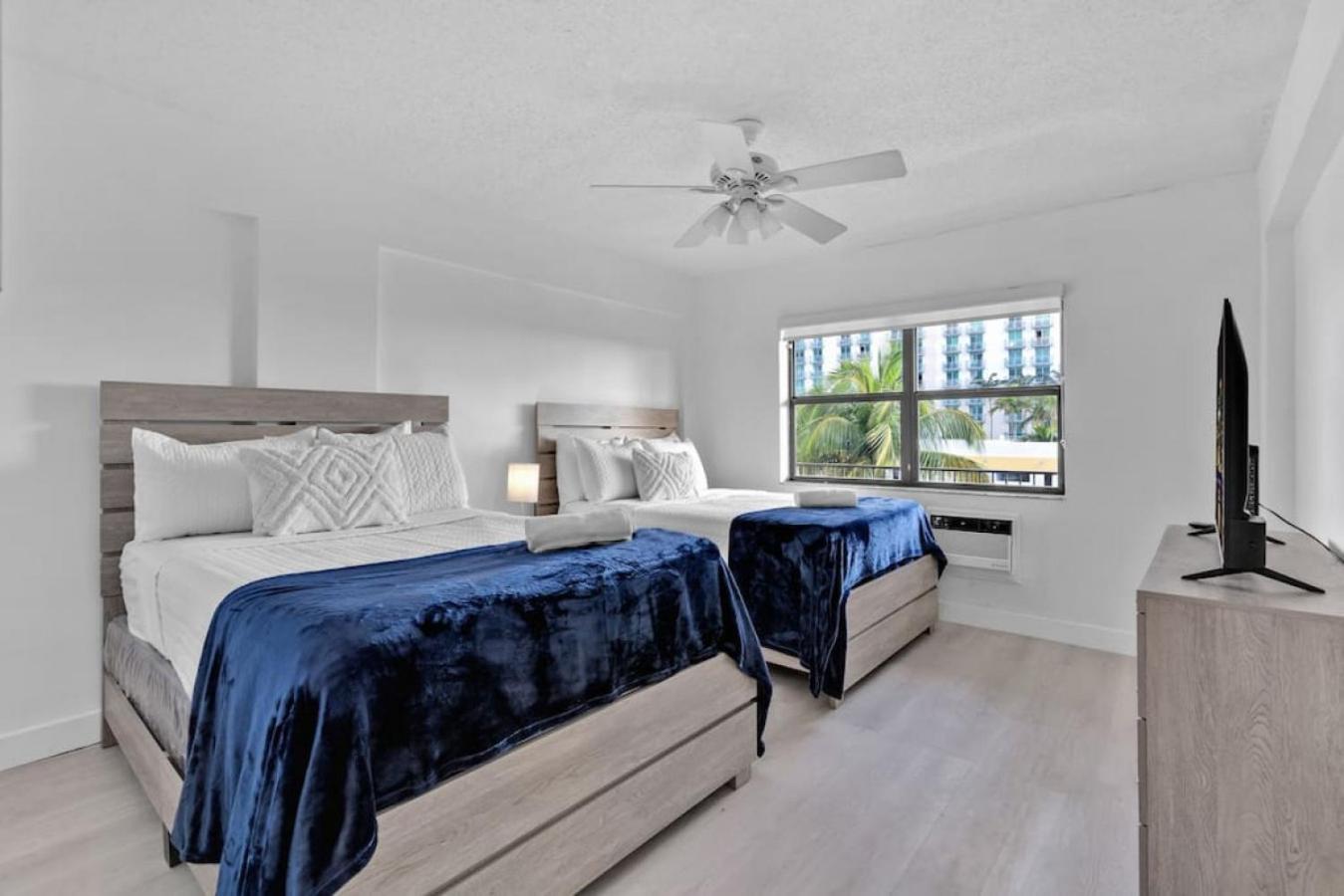 Hollywood Beachfront Apartment