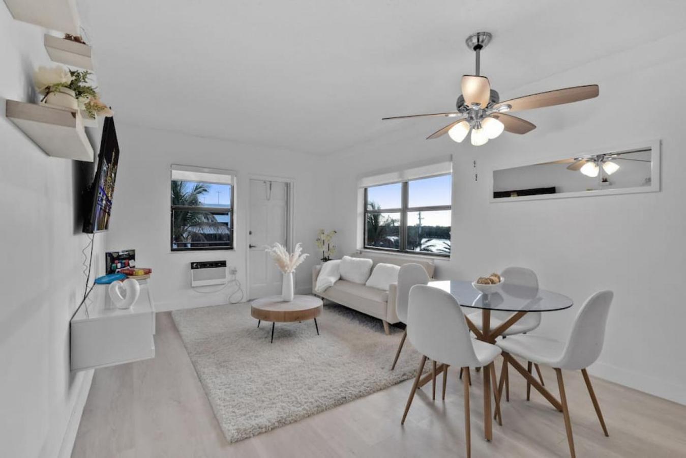 Hollywood Beachfront Apartment