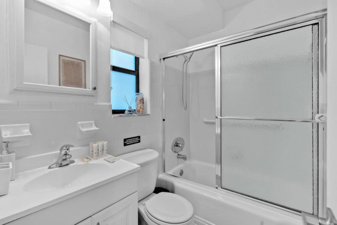 Hollywood Beachfront Apartment