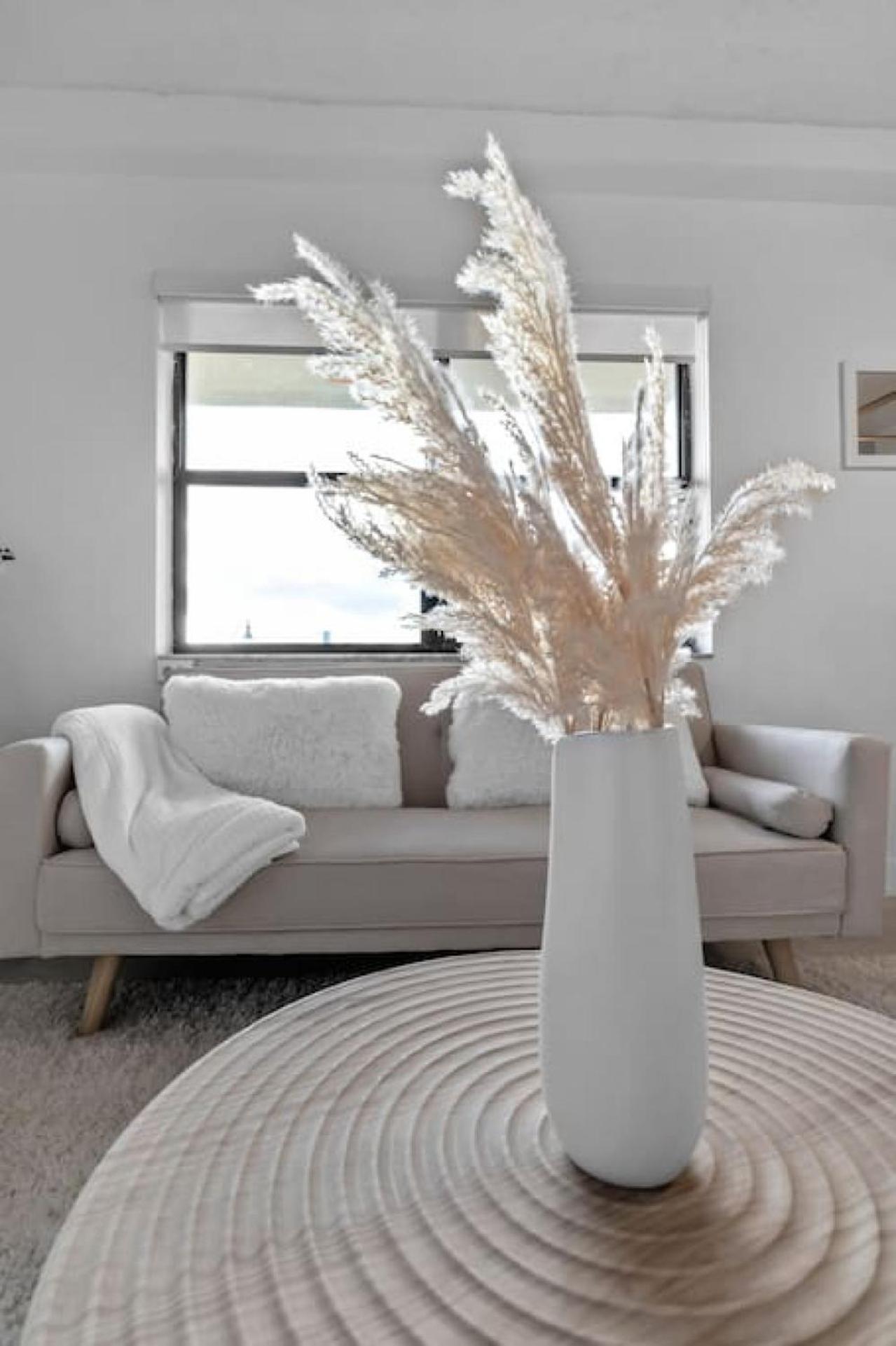 Hollywood Beachfront Apartment