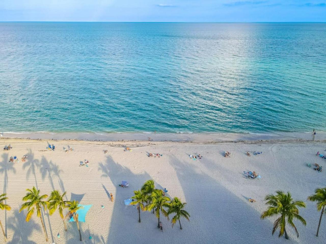 Hollywood Beachfront Apartment