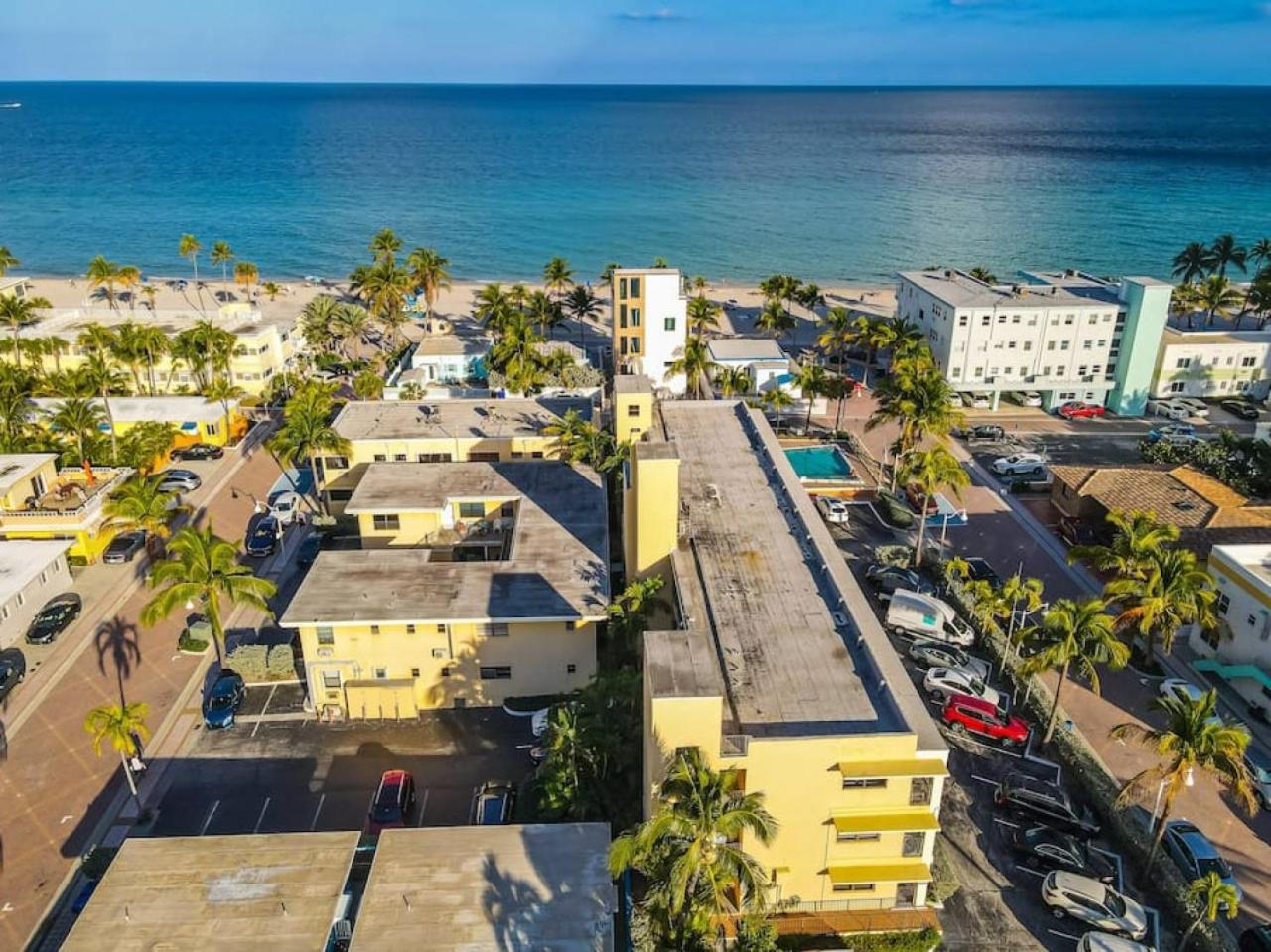 Hollywood Beachfront Apartment