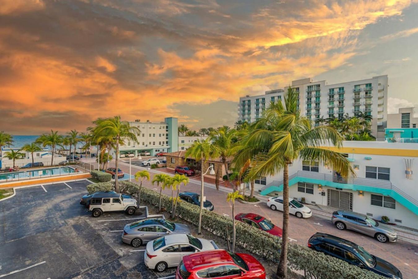 Hollywood Beachfront Apartment