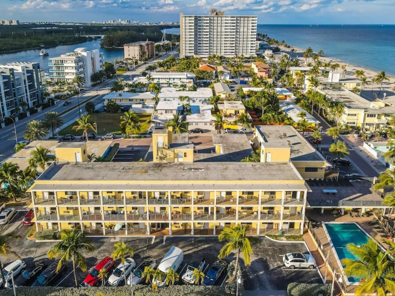 Hollywood Beachfront Apartment
