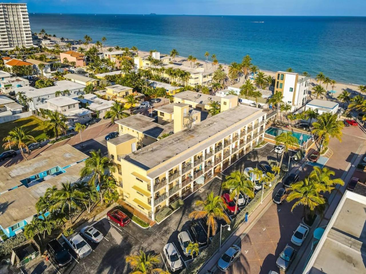 Hollywood Beachfront Apartment