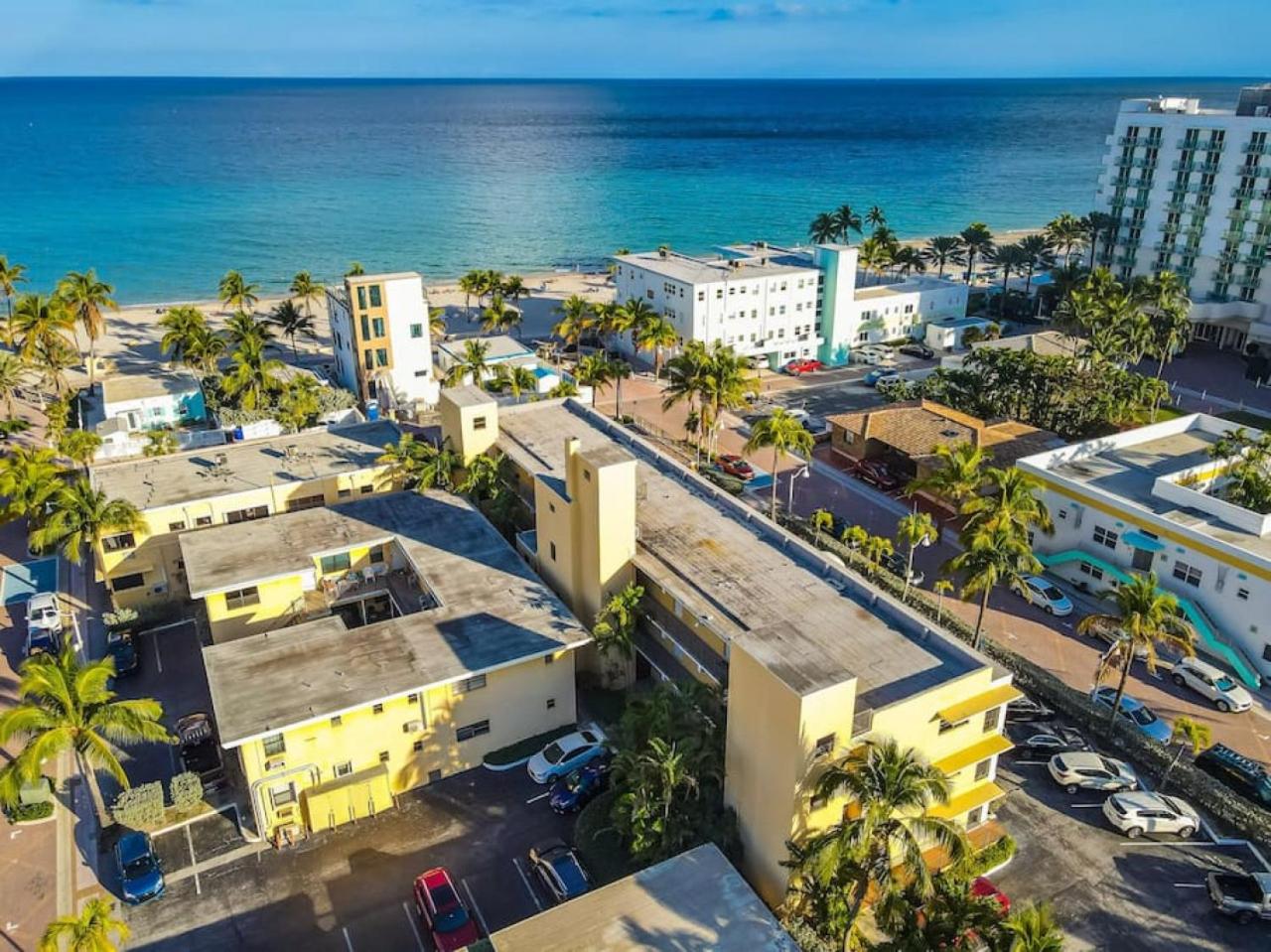Hollywood Beachfront Apartment