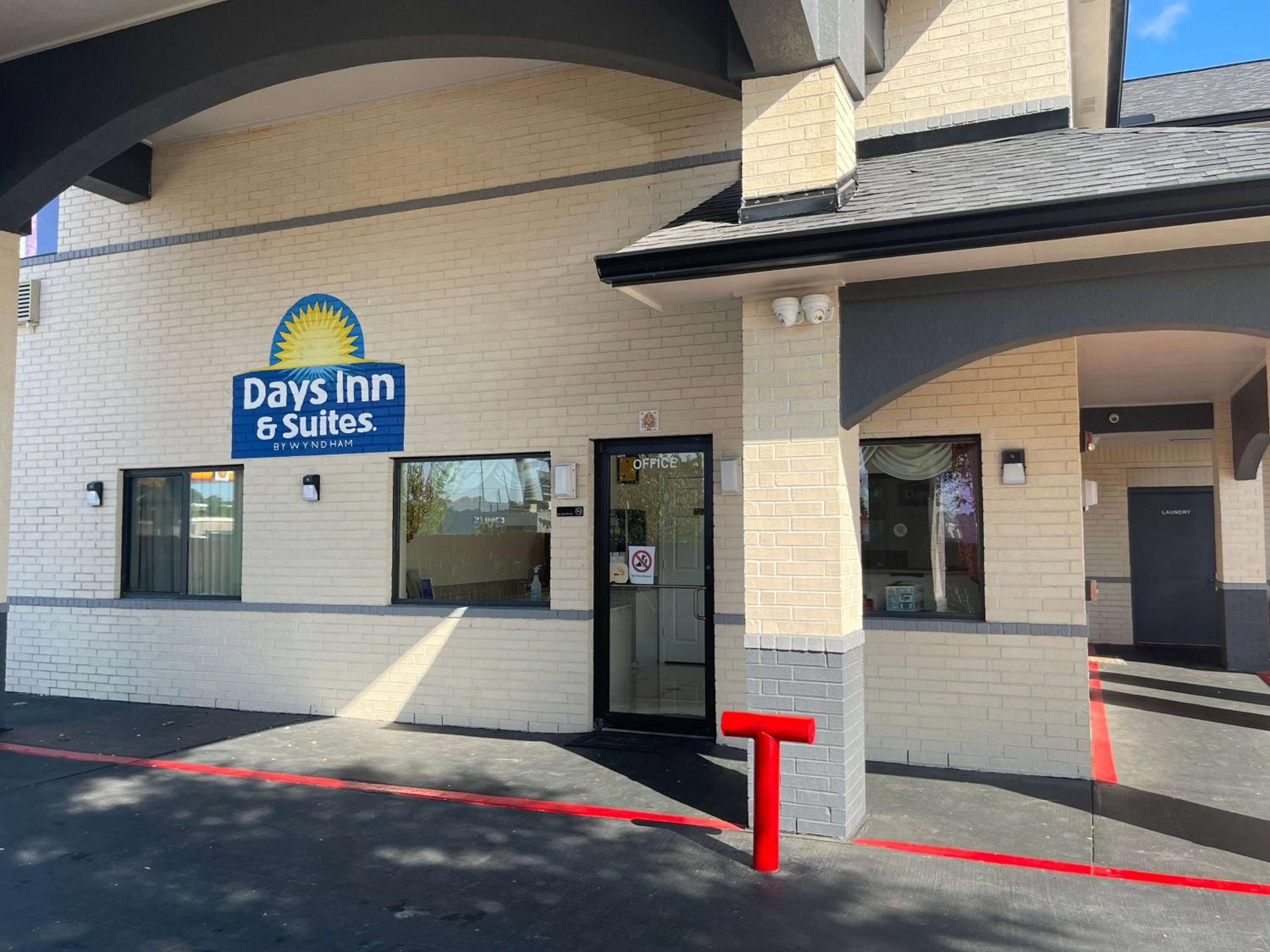 Days Inn by Wyndham Dickinson TX view 5