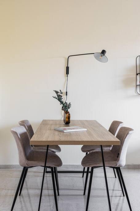 Radiant 2BR Apartment in Neo Psichiko by UPSTREET