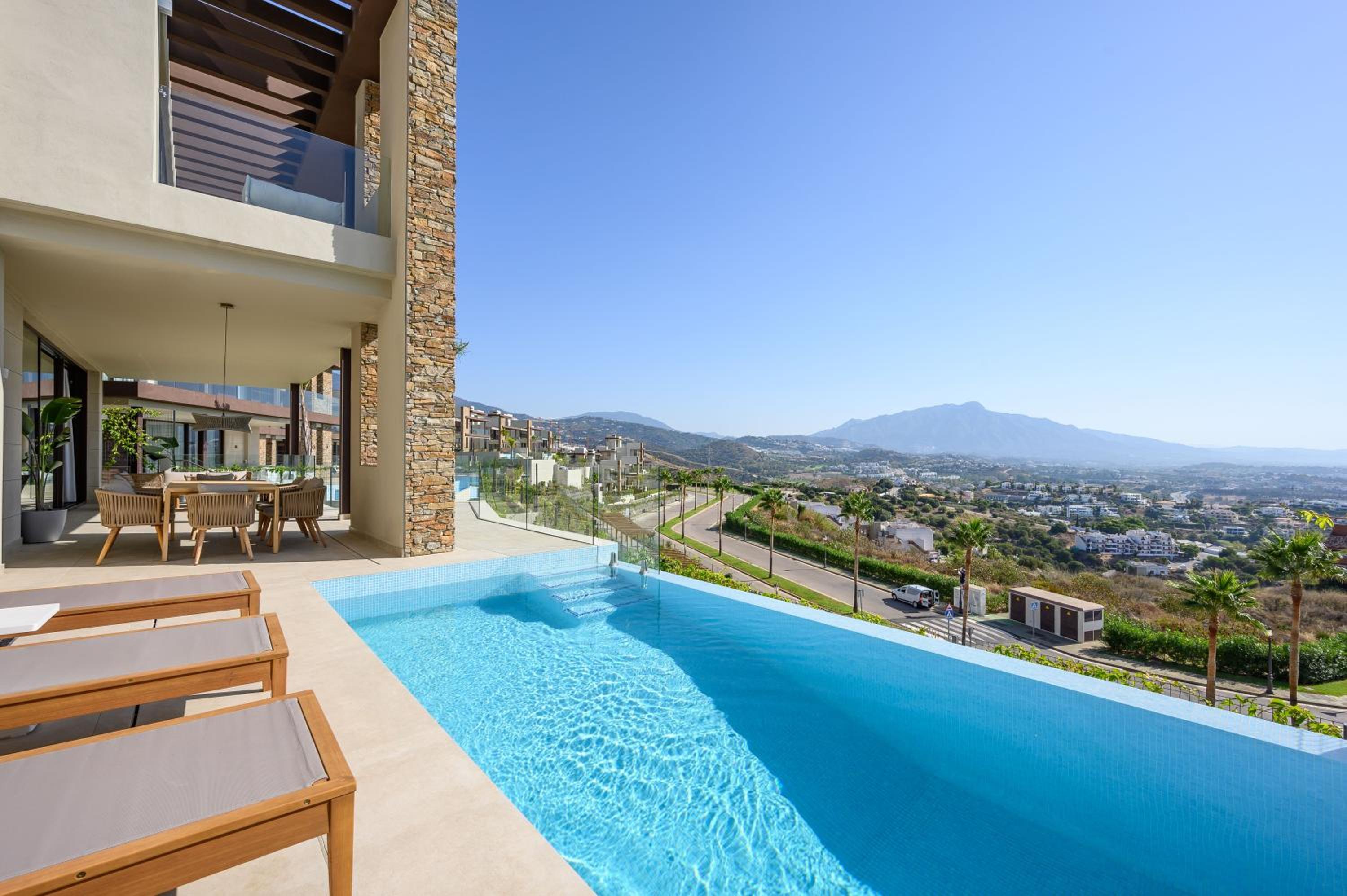 Dobo Marbella Bermeja view 3