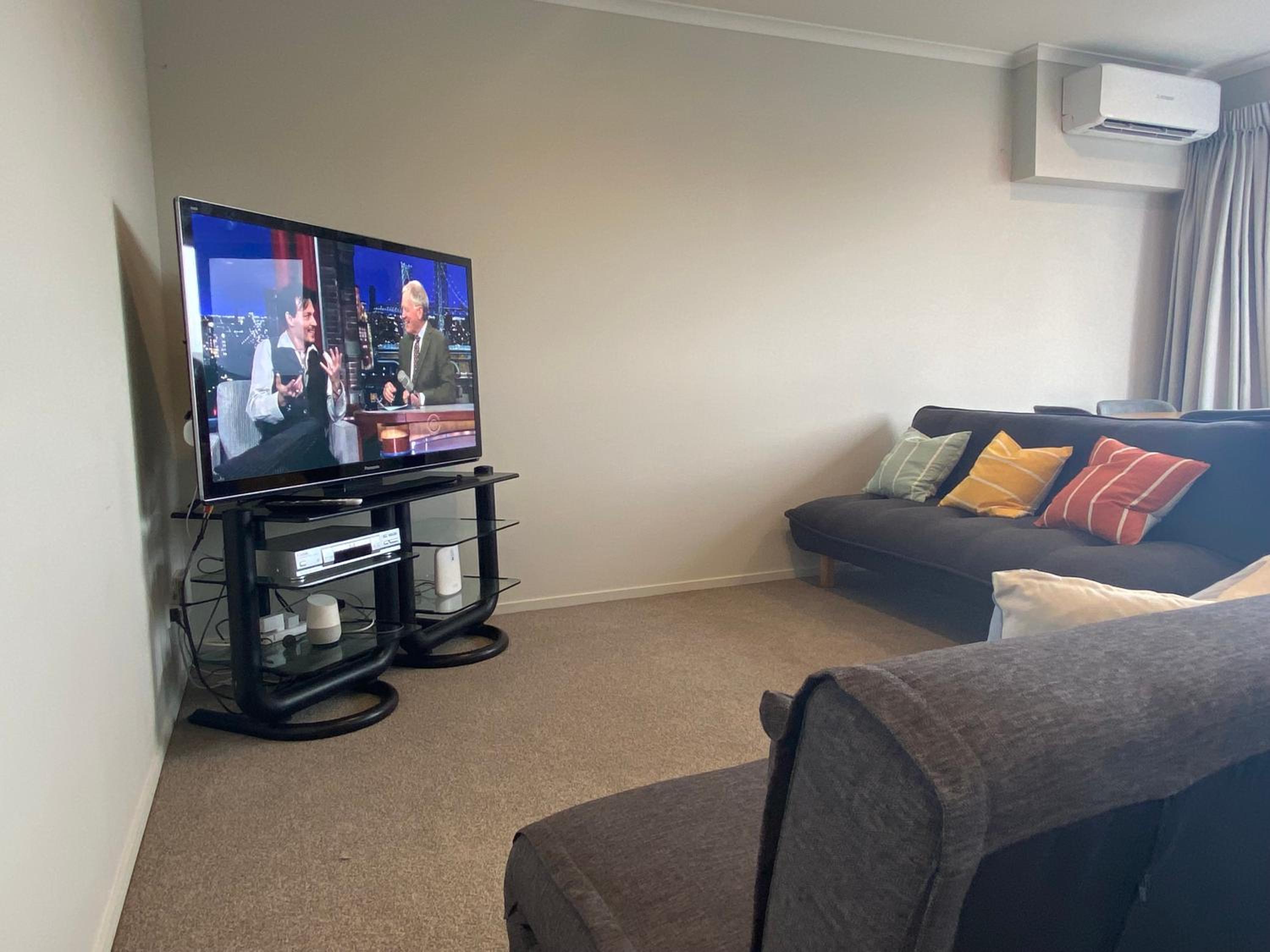 Hamilton Hospital Retreat - 2 Bedroom Townhouse Modern Warm Quiet view 3