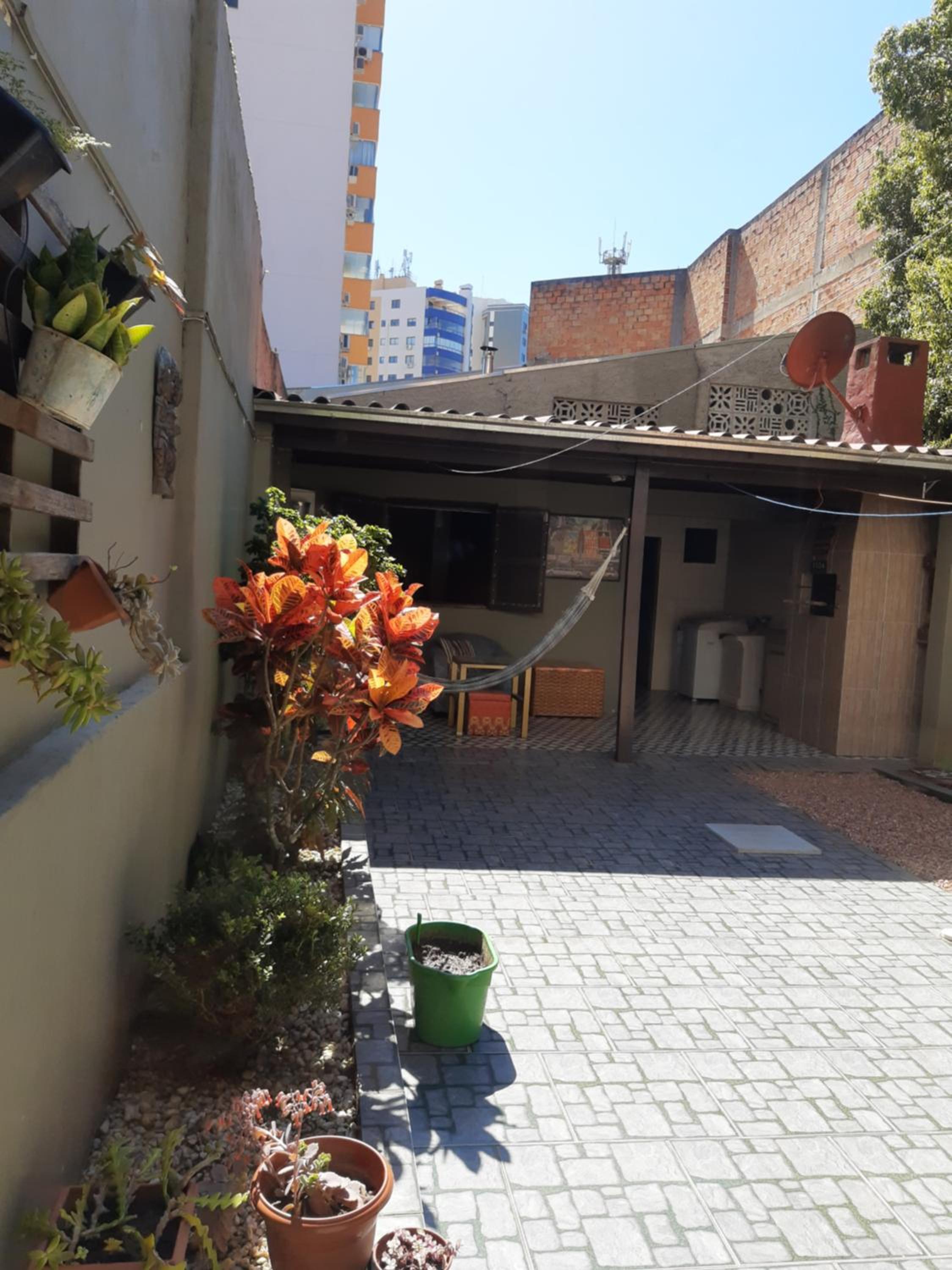 Apartamento com pátio e anexo exclusivo