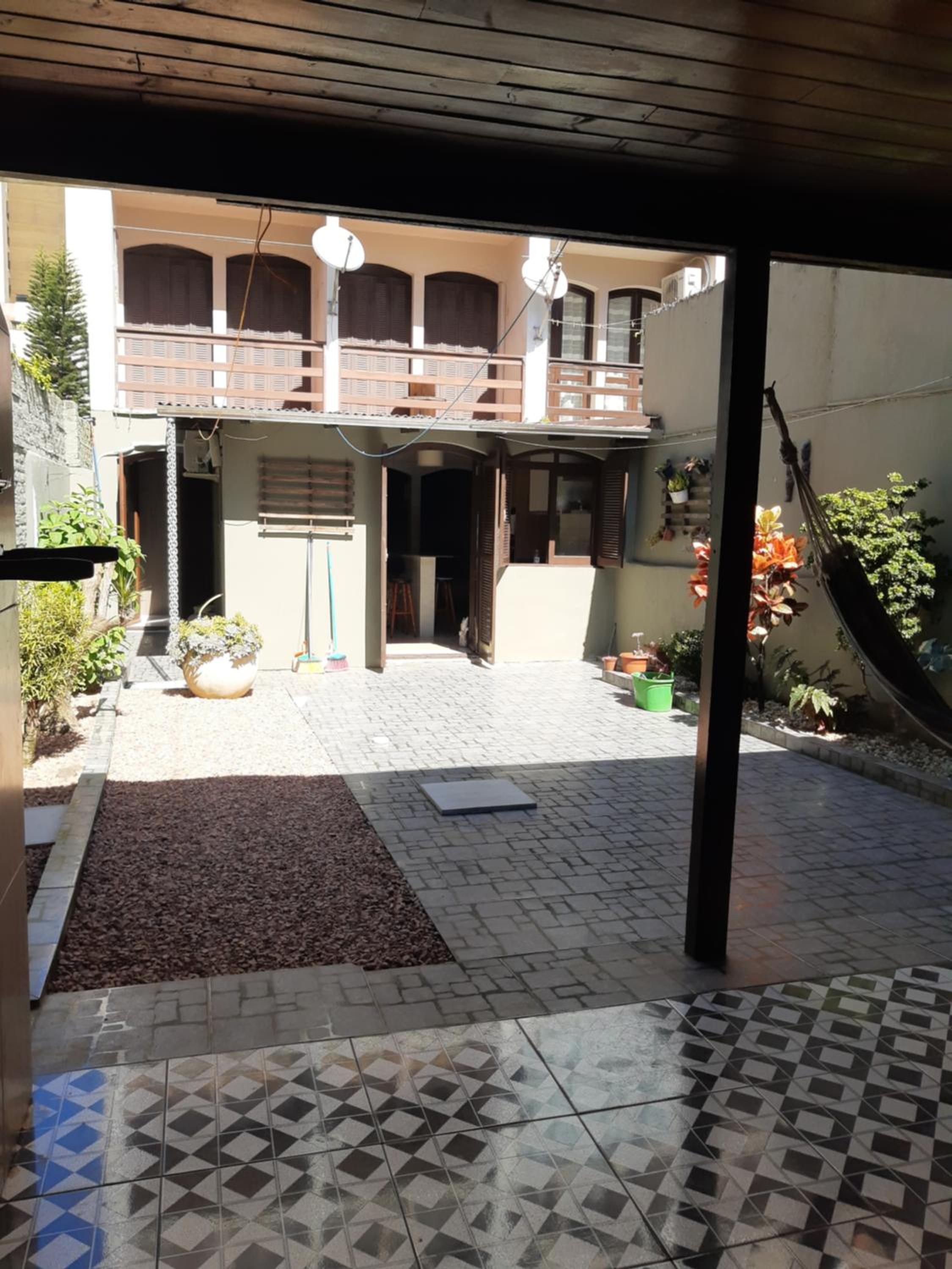 Apartamento com pátio e anexo exclusivo