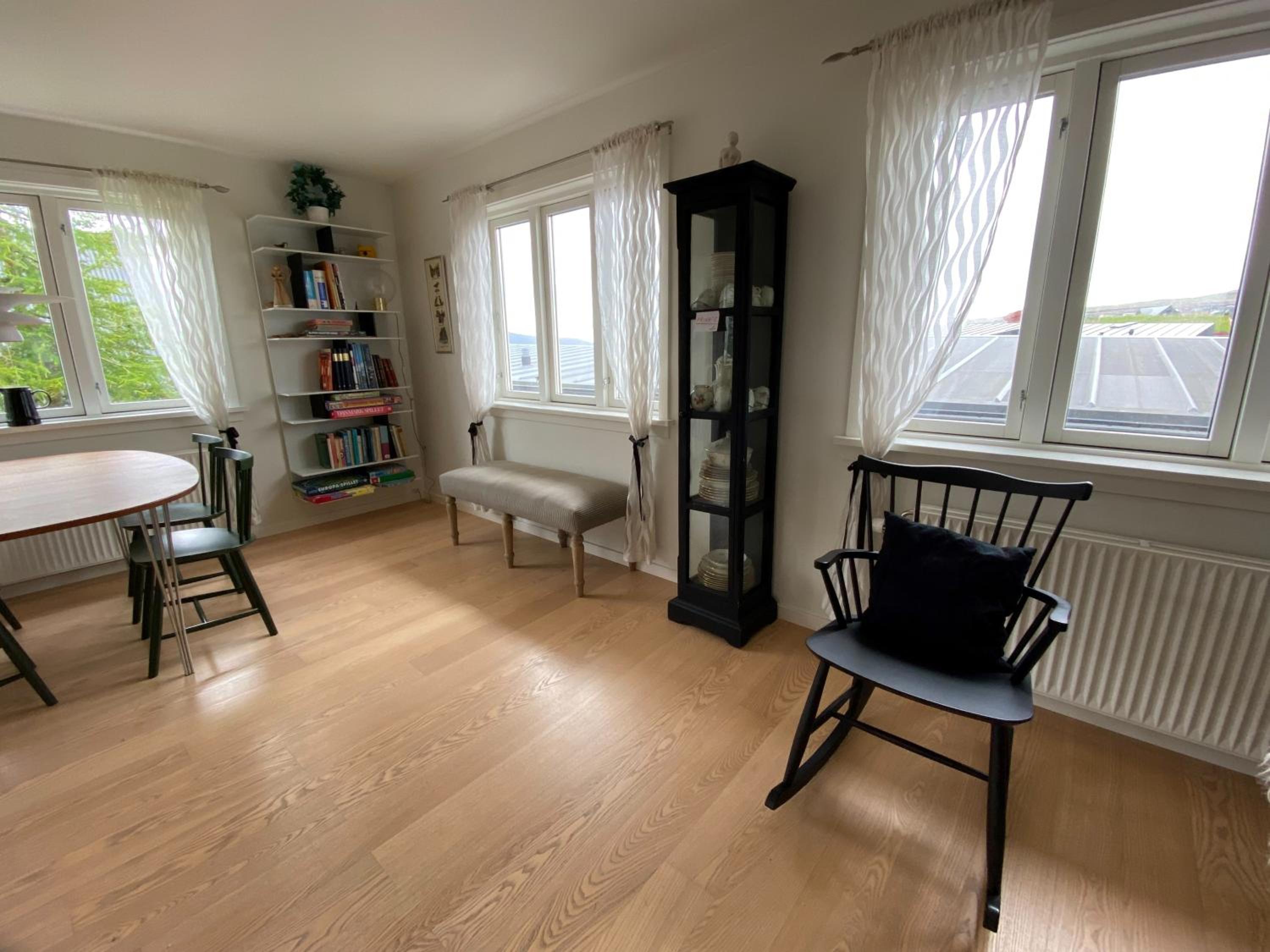 1 Bedroom Home - Private Balcony - Parking On Site view 3