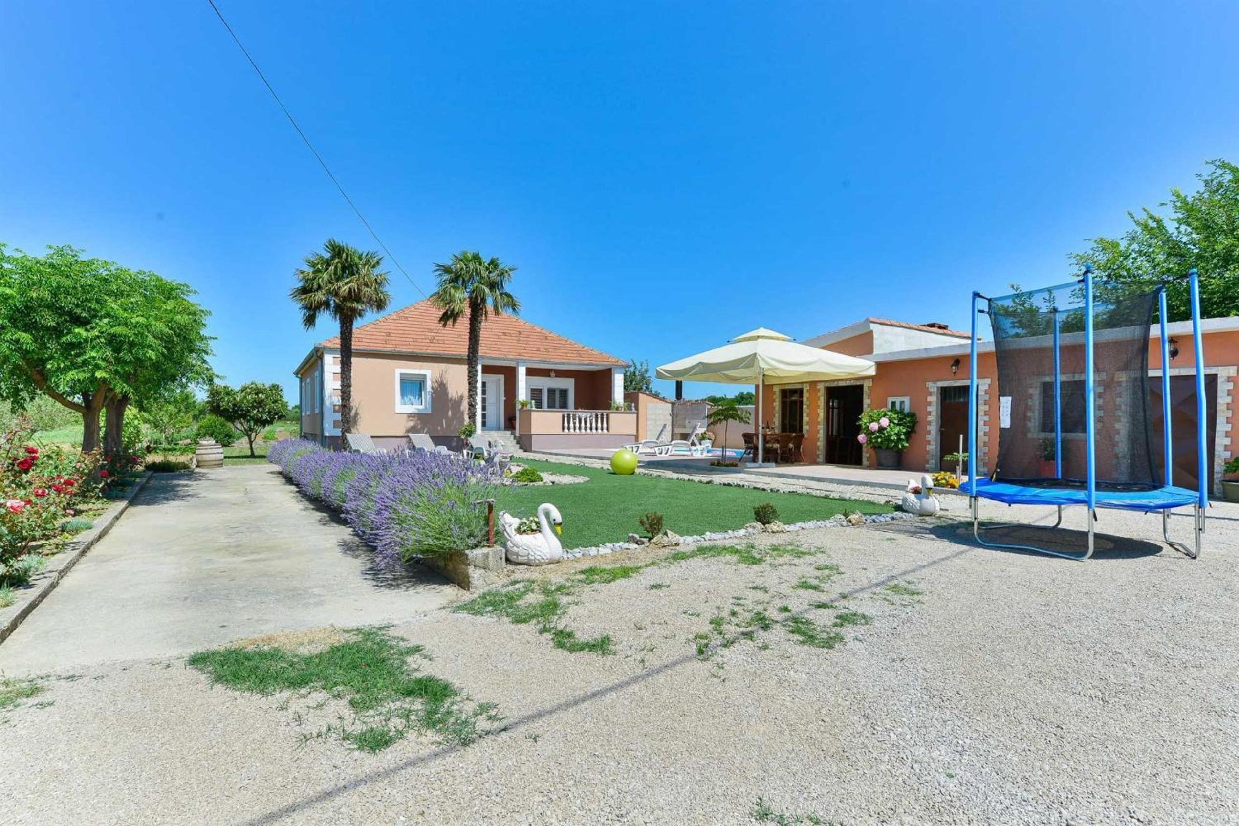 Holiday House MERI, 5+2, Benkovac view 2