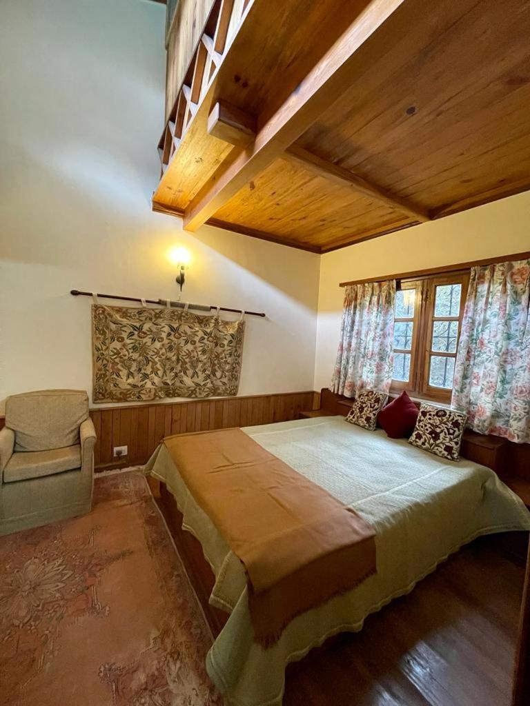 ROSASTAYS Nainital