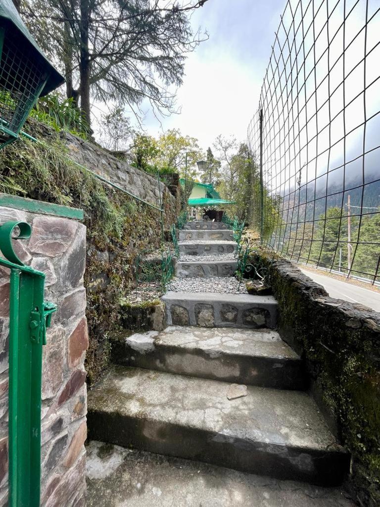 ROSASTAYS Nainital
