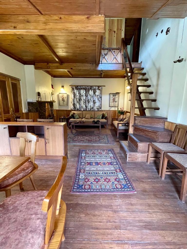 ROSASTAYS Nainital