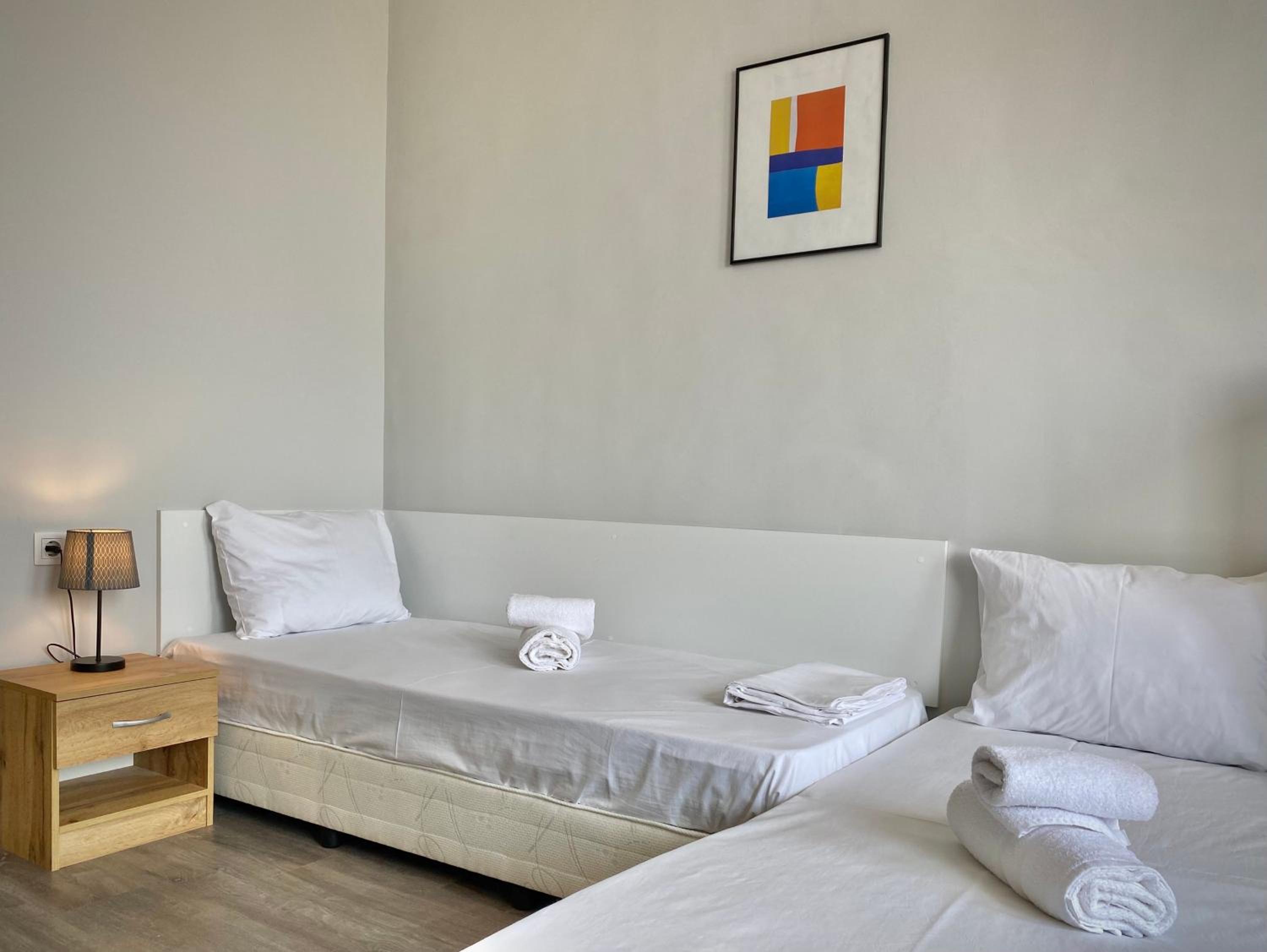 Hello Studios Budget Stays Free Parking & Wifi