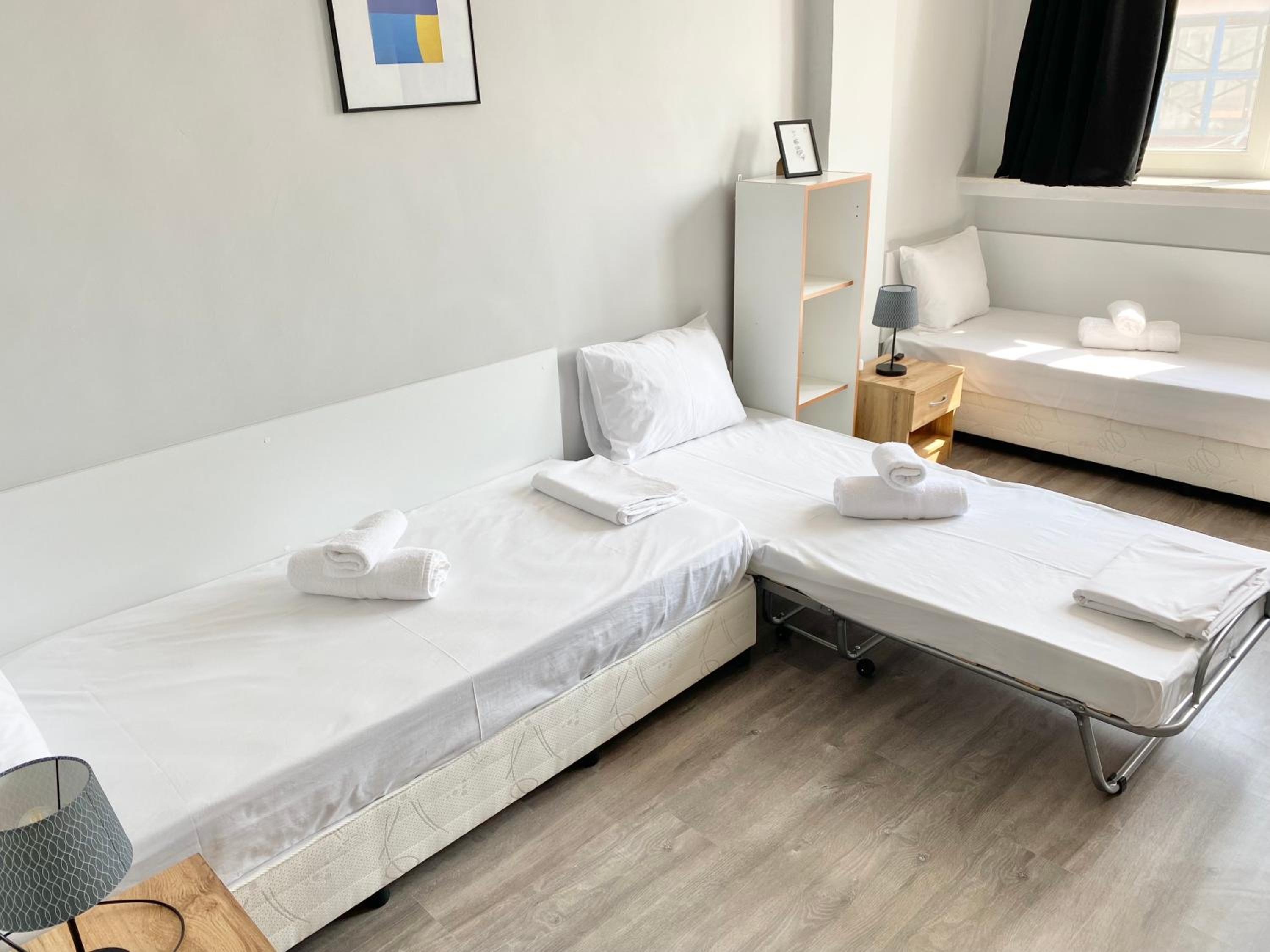 Hello Studios Budget Stays Free Parking & Wifi