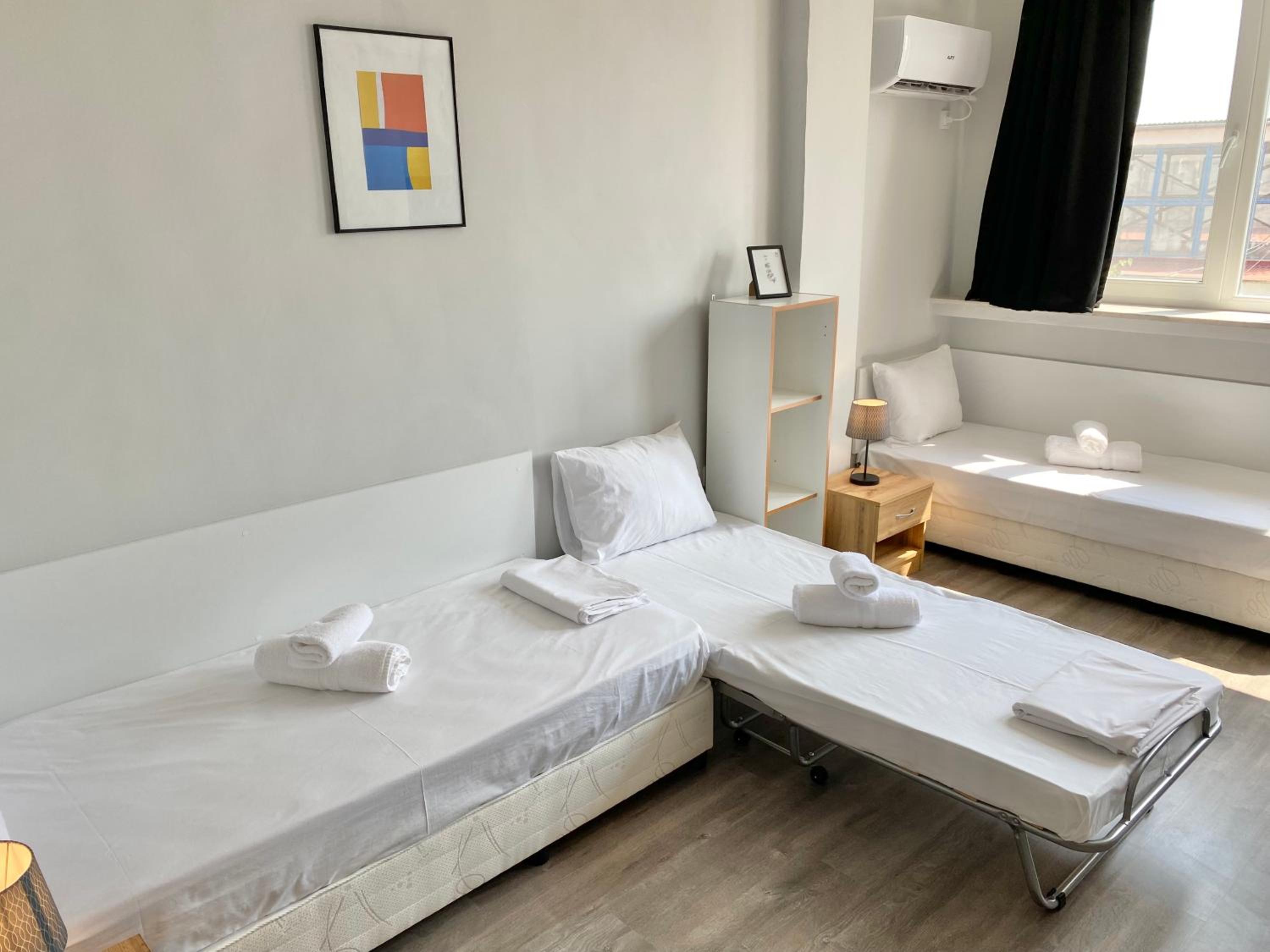 Hello Studios Budget Stays Free Parking & Wifi