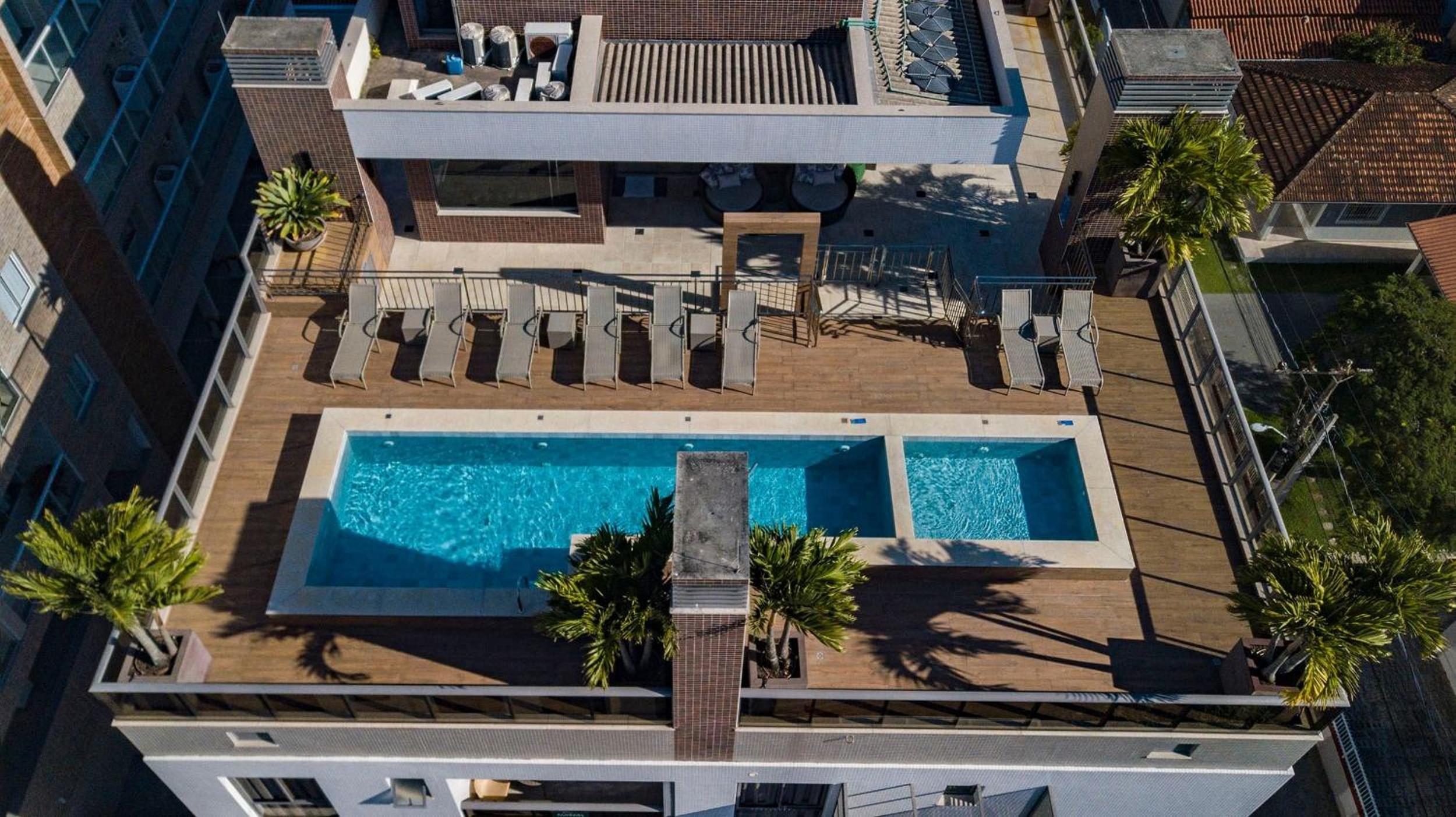 Porto Madero 305 – Apartamento Moderno em Condomínio com Piscina e Academia no Rooftop no Centro de Bombinhas.