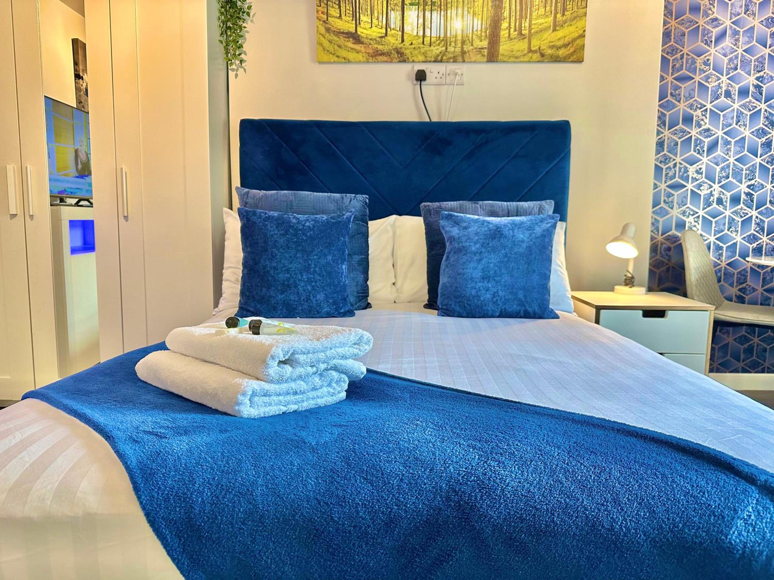 Cozy Downtown Retreat - Central Apartment with Short Walk to Beach view 2