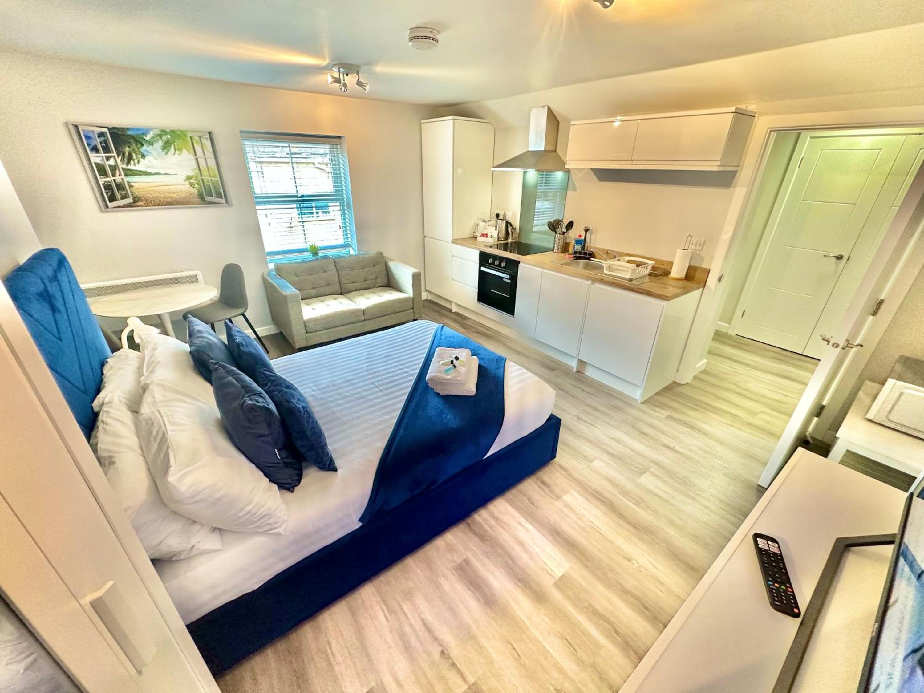 Cozy Downtown Retreat - Central Apartment with Short Walk to Beach view 4