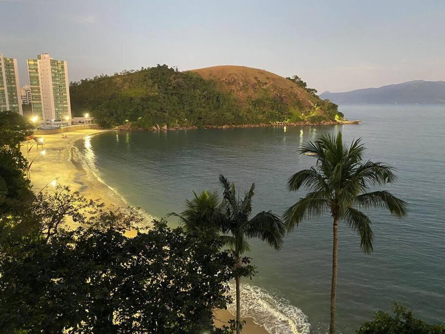 Apto 2 quartos - VISTA MAR - PÉ NA AREIA- PETFRIENDLY PREMIUM na prainha