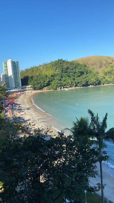 Apto 2 quartos - VISTA MAR - PÉ NA AREIA- PETFRIENDLY PREMIUM na prainha