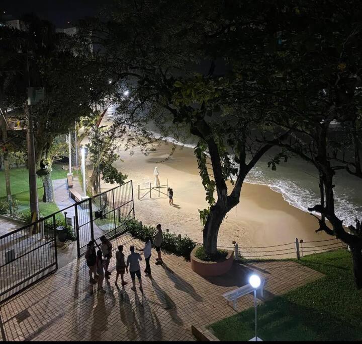 Apto 2 quartos - VISTA MAR - PÉ NA AREIA- PETFRIENDLY PREMIUM na prainha