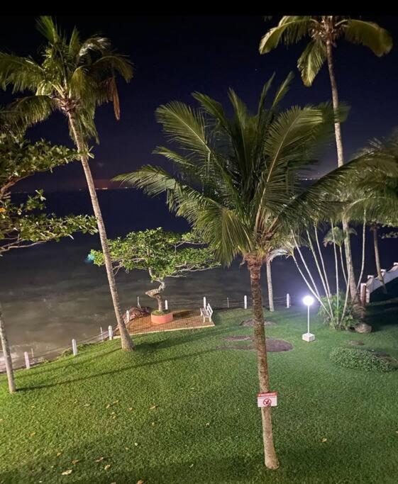 Apto 2 quartos - VISTA MAR - PÉ NA AREIA- PETFRIENDLY PREMIUM na prainha