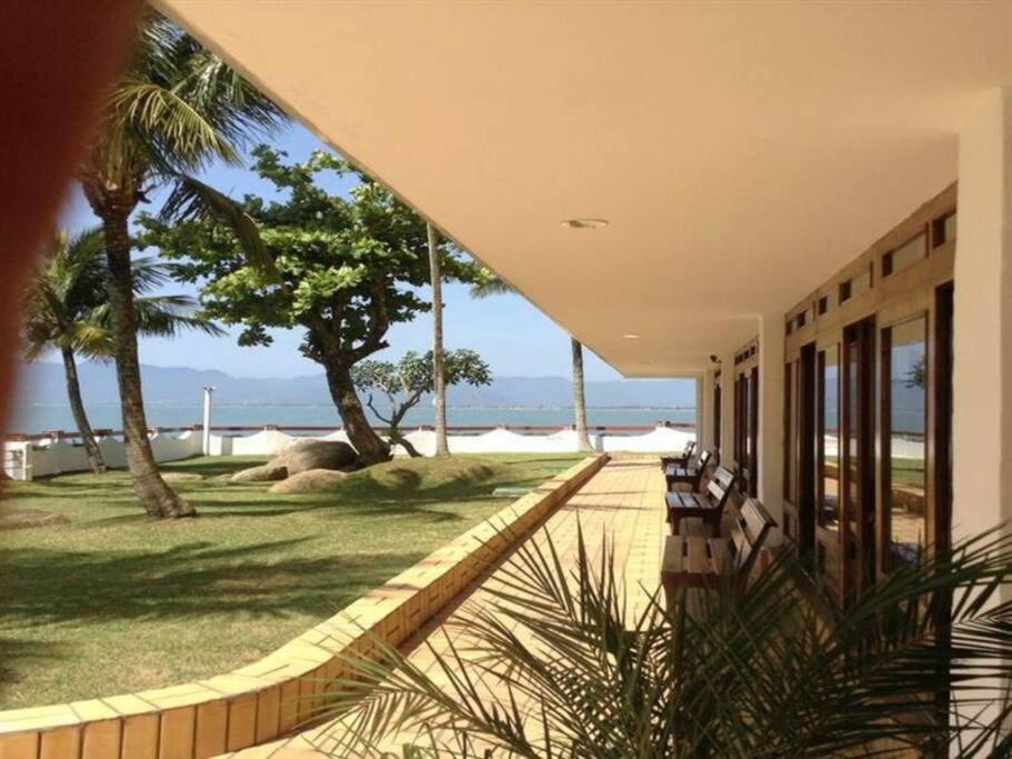 Apto 2 quartos - VISTA MAR - PÉ NA AREIA- PETFRIENDLY PREMIUM na prainha