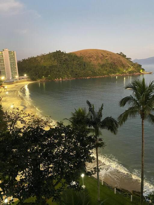 Apto 2 quartos - VISTA MAR - PÉ NA AREIA- PETFRIENDLY PREMIUM na prainha