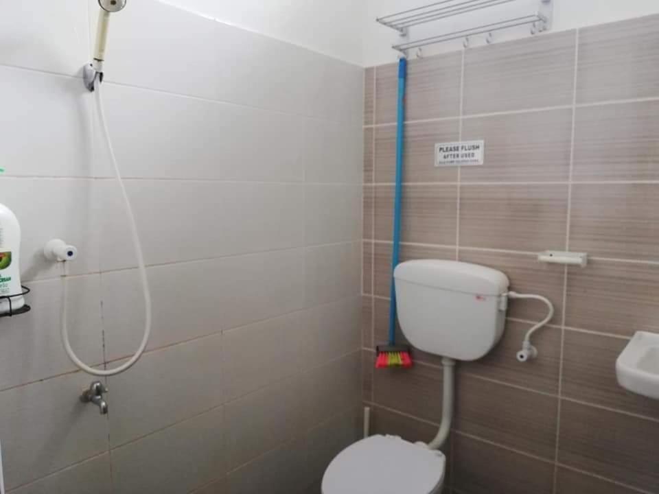 3 rooms and hall with airconditioner in Muar Town photo 2