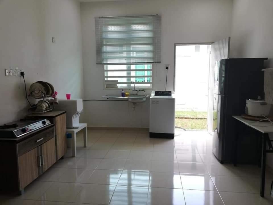 3 rooms and hall with airconditioner in Muar Town photo 3