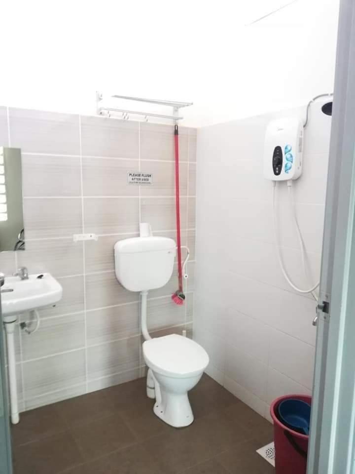 3 rooms and hall with airconditioner in Muar Town photo 6