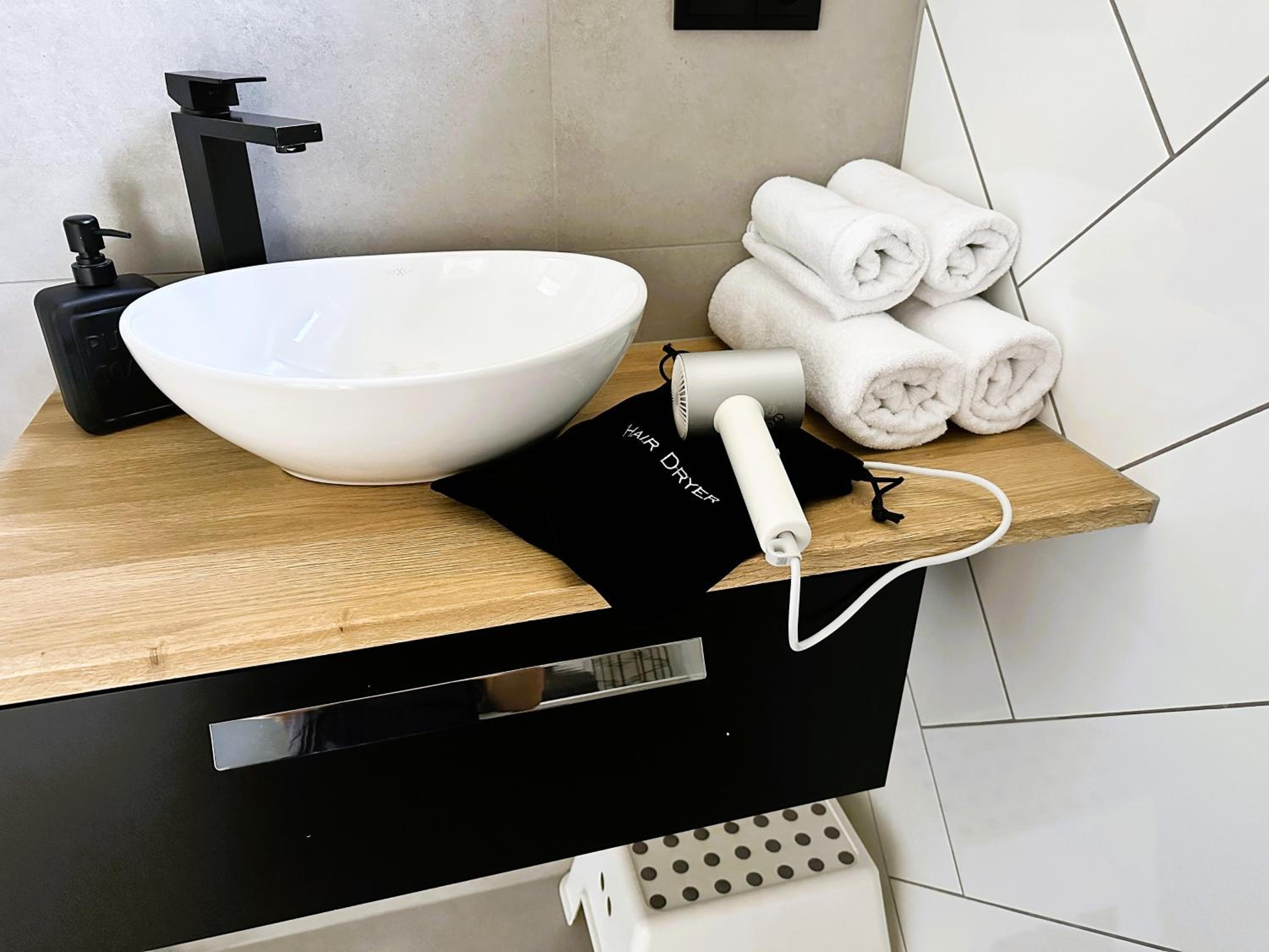 Hill & Chill Kudowa Zdrój - nowoczesne stodoły ze strefą SPA, balia, sauna