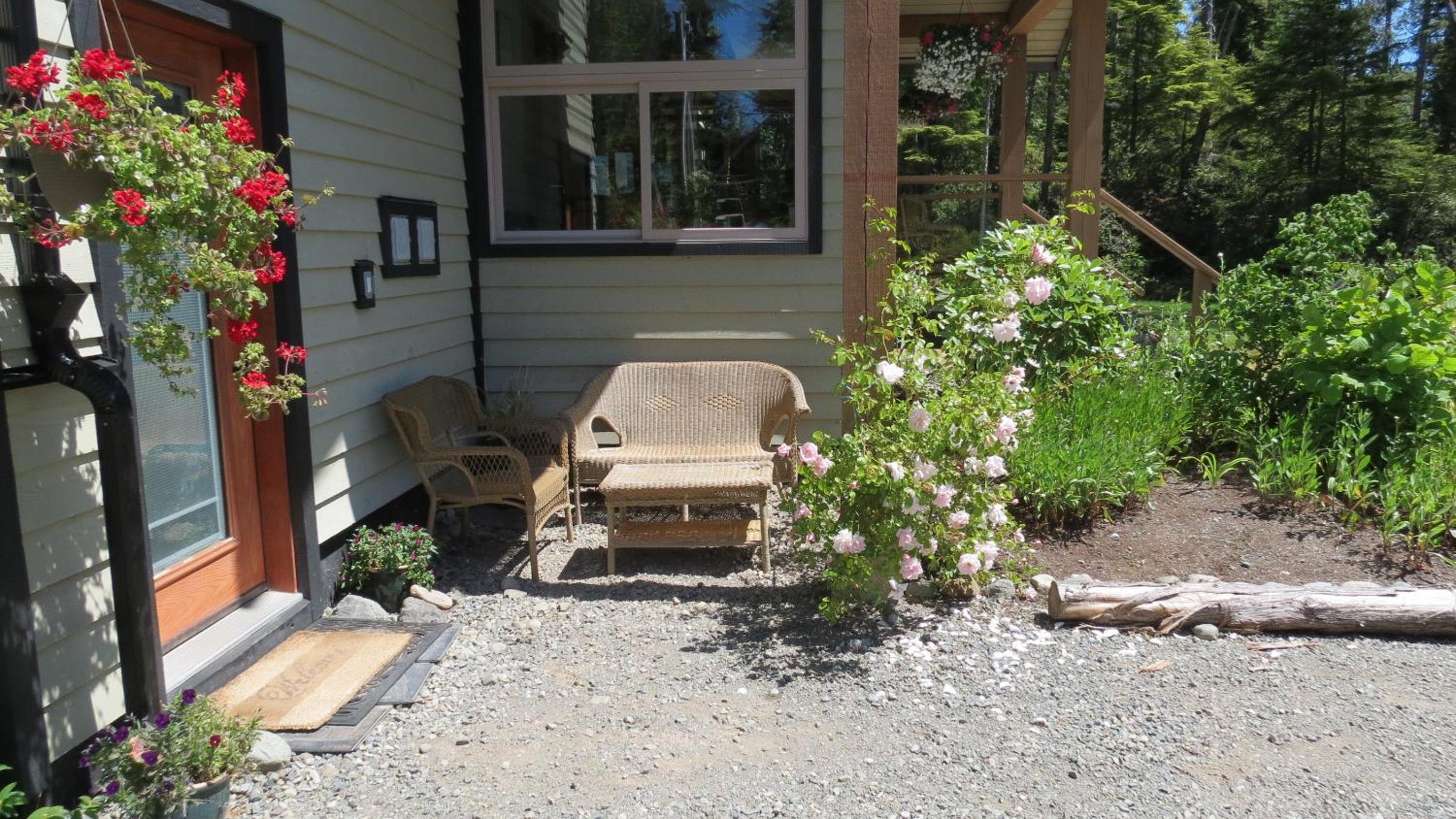 Tofino Vacations - Cobble Wood and Bird Sanctuary Guest Houses - Property Image 63