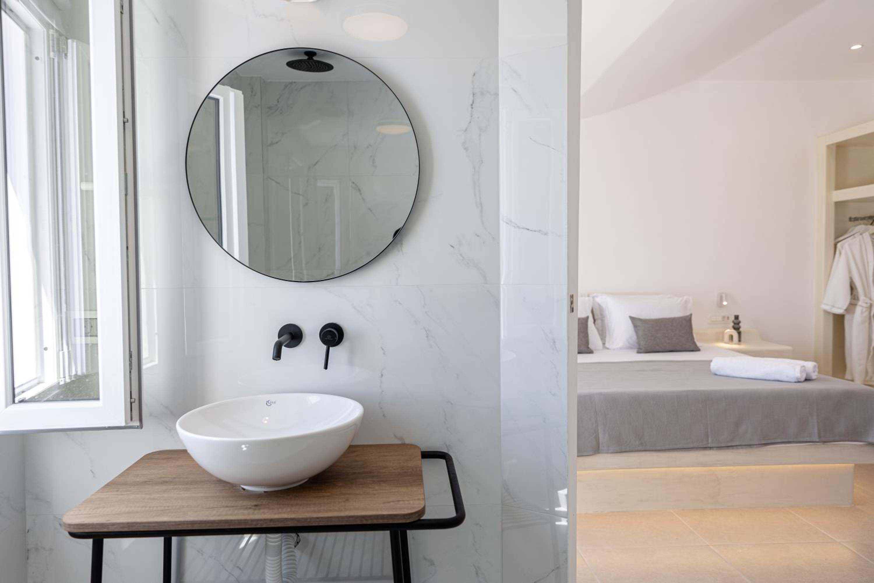 Theophrasti Suites