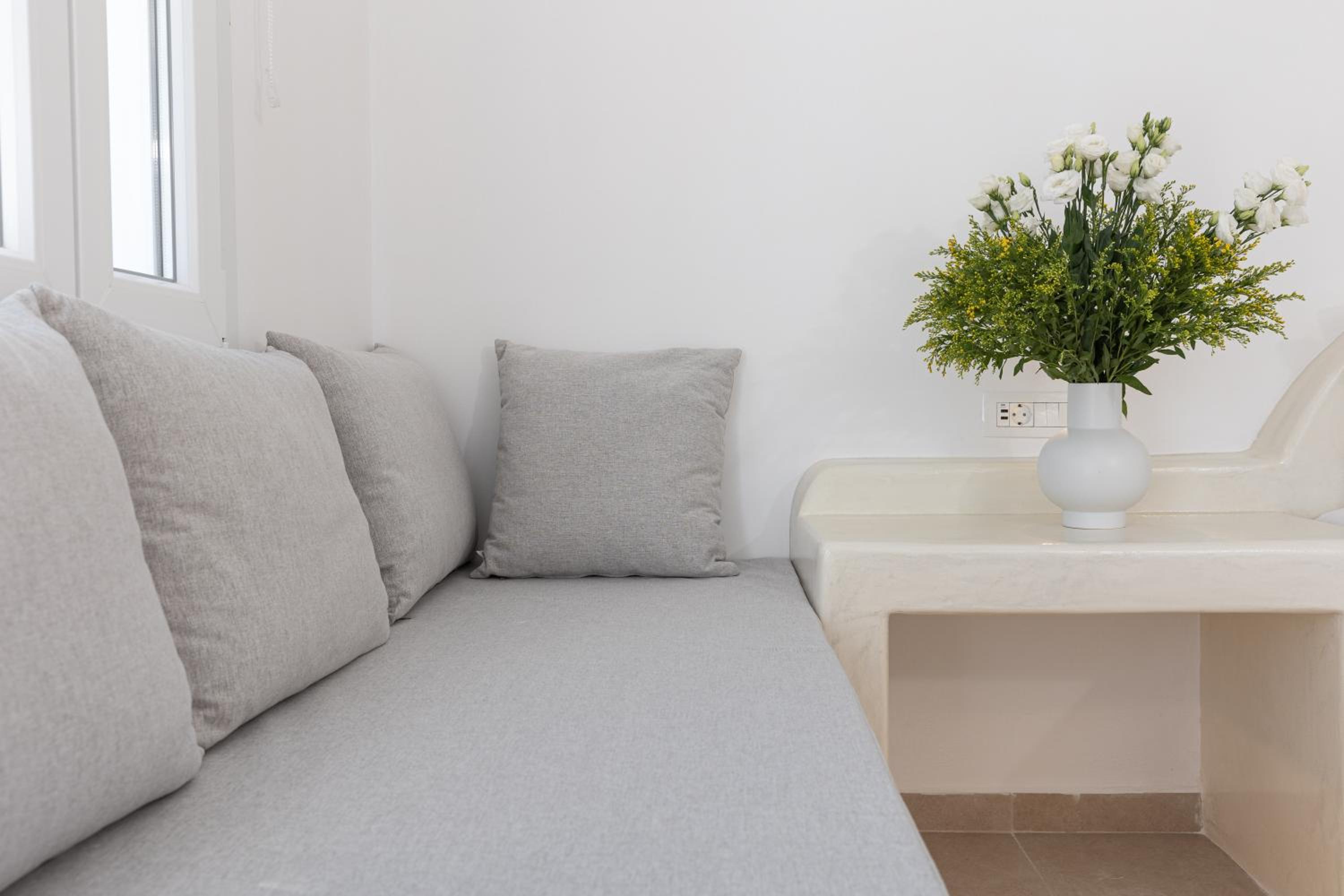 Theophrasti Suites