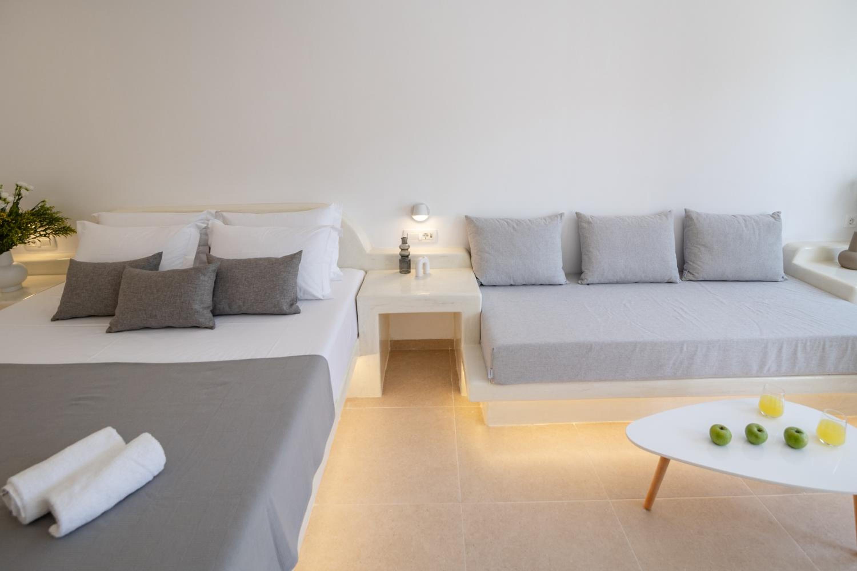 Theophrasti Suites