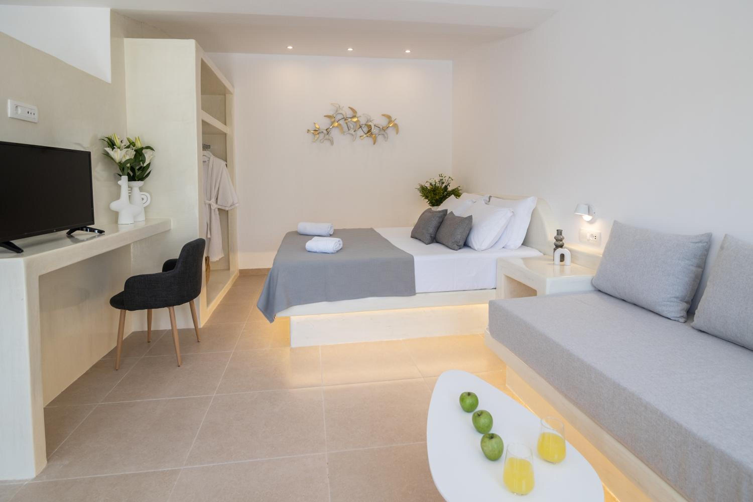 Theophrasti Suites