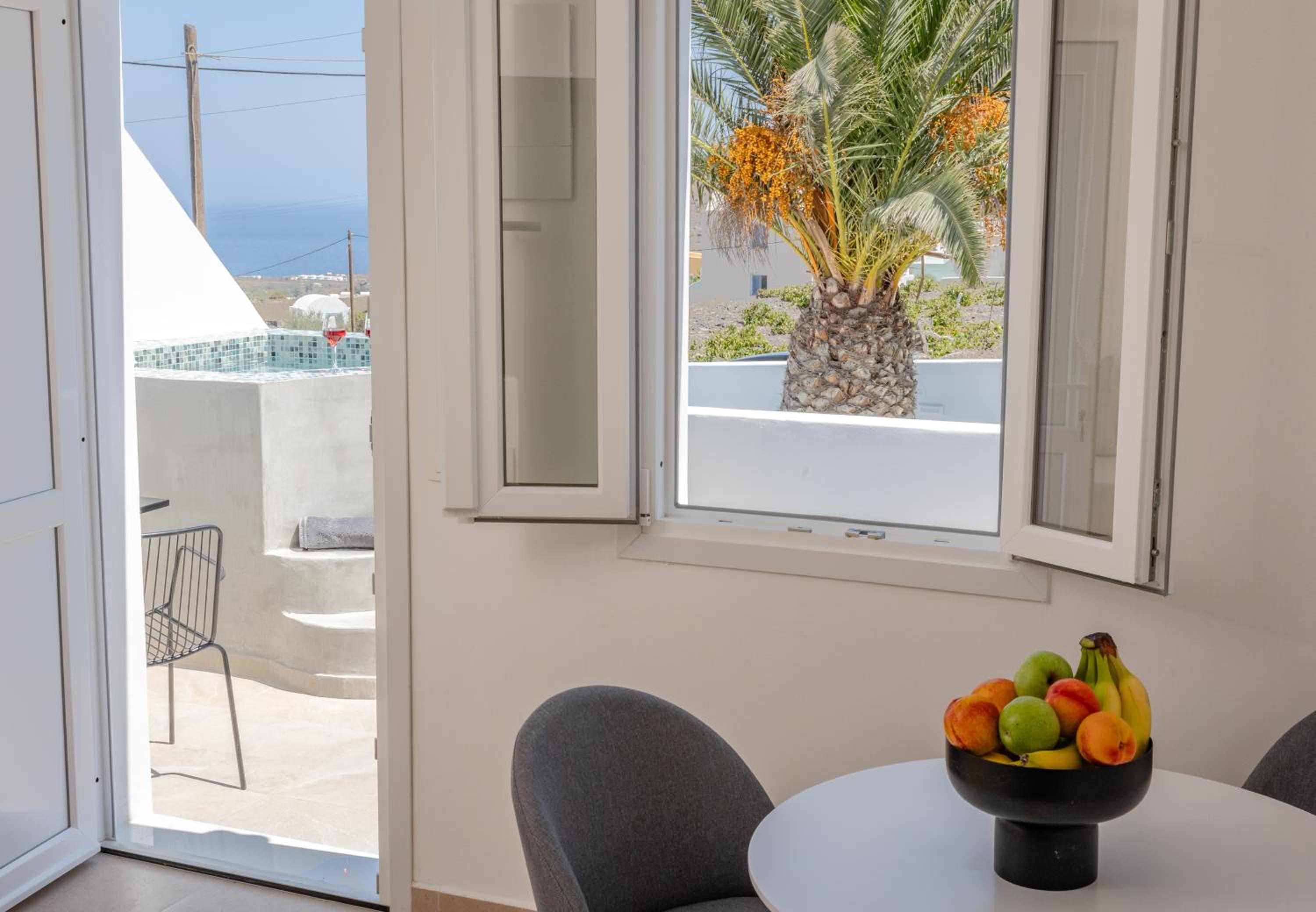 Theophrasti Suites