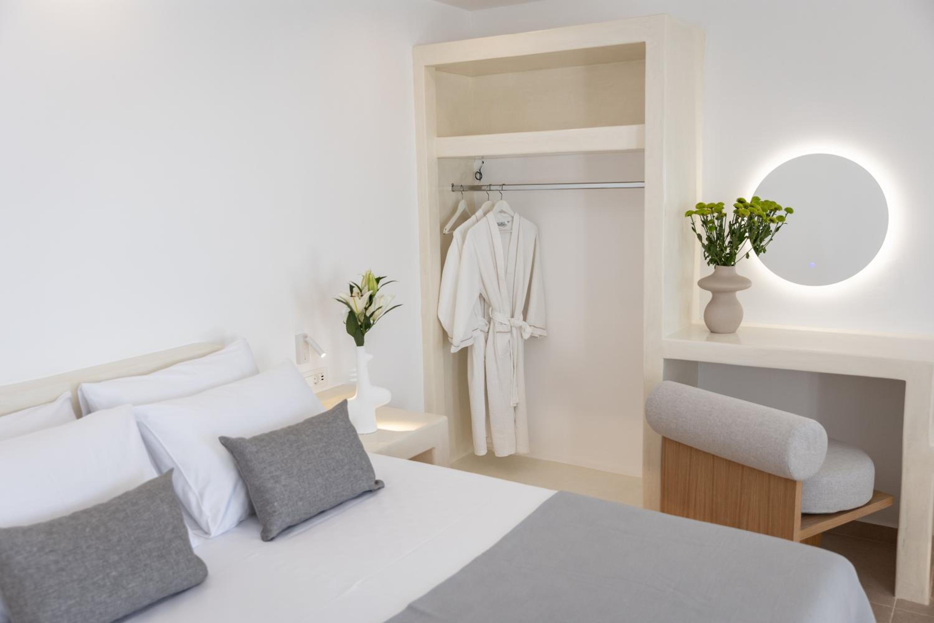 Theophrasti Suites