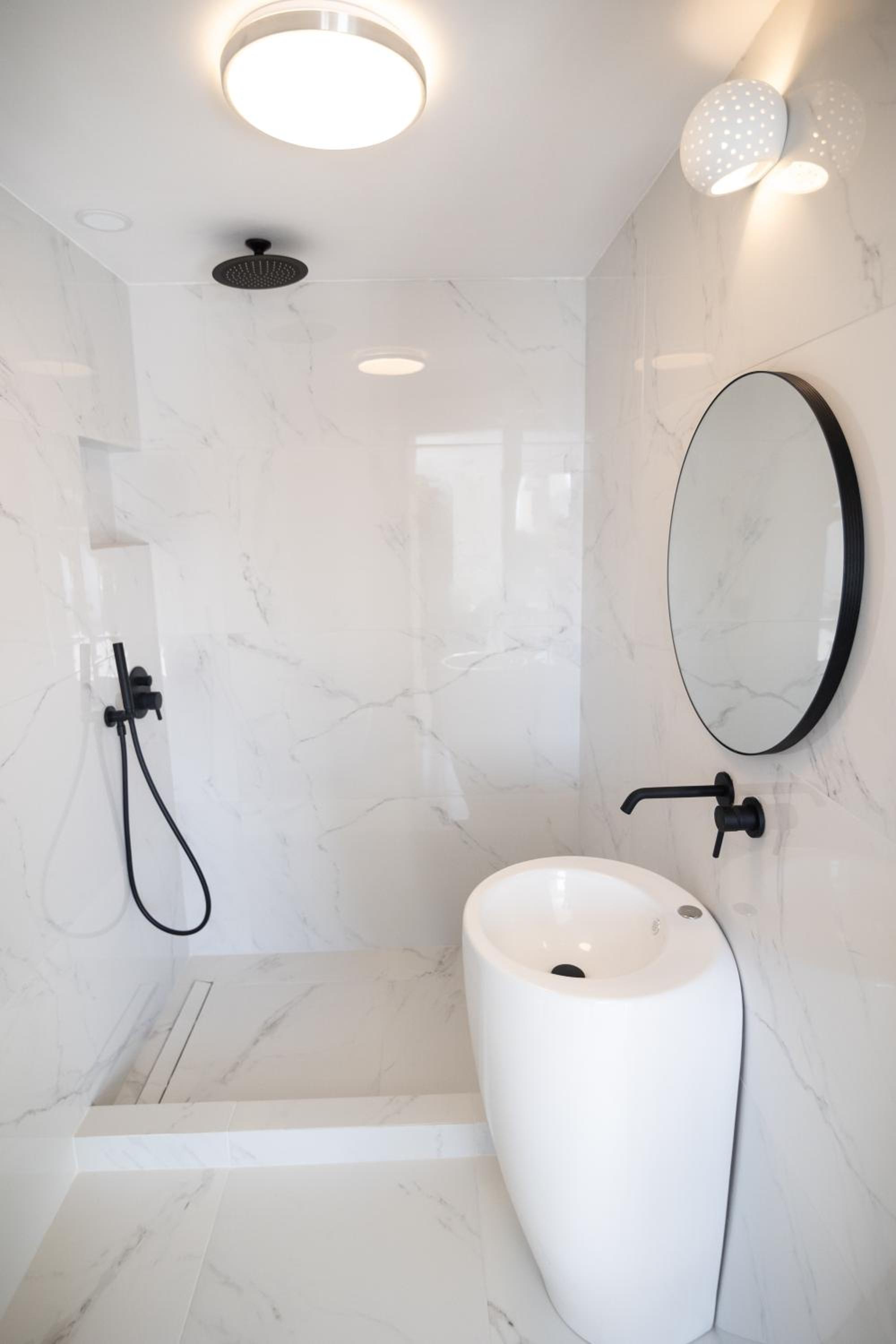 Theophrasti Suites