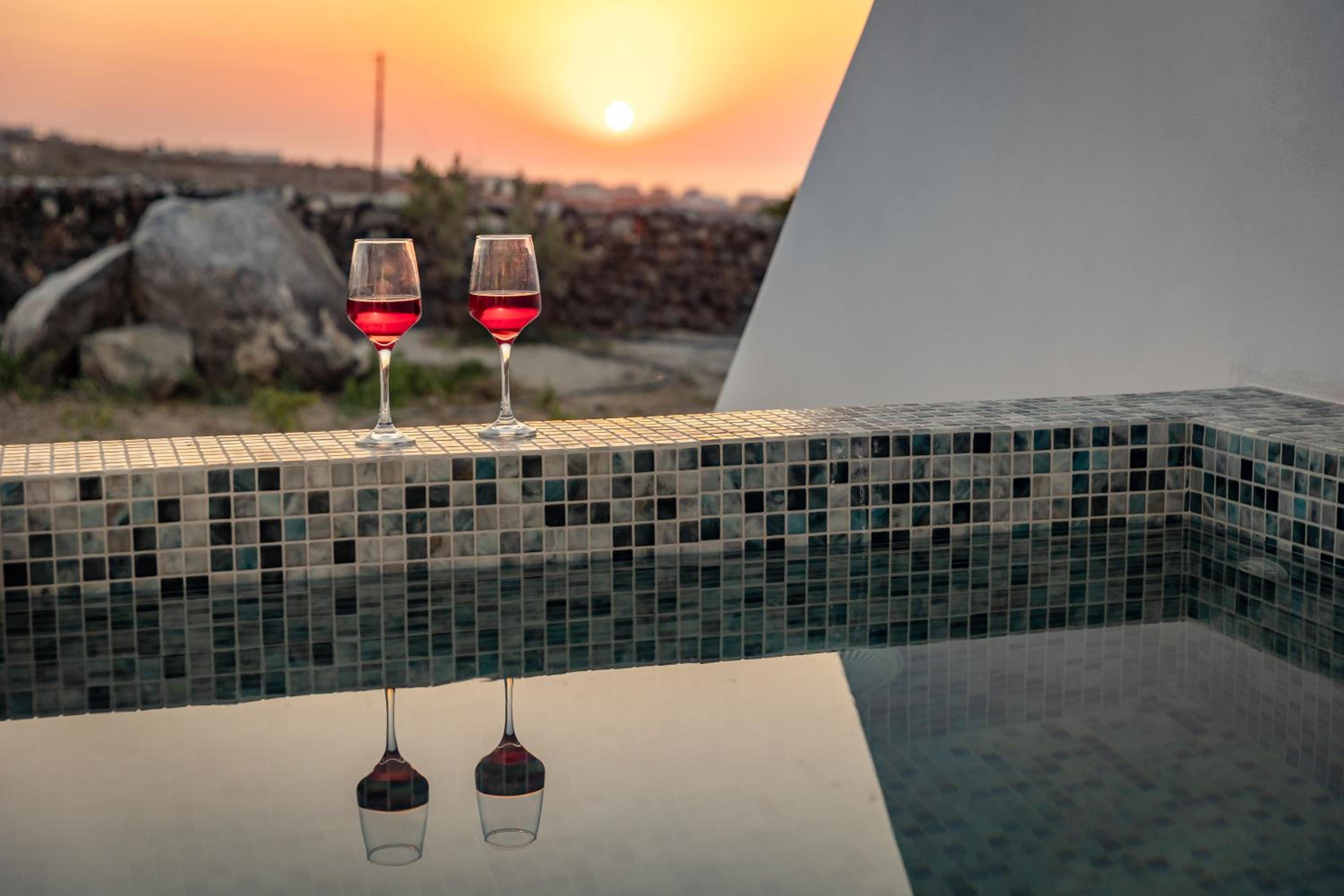 Theophrasti Suites