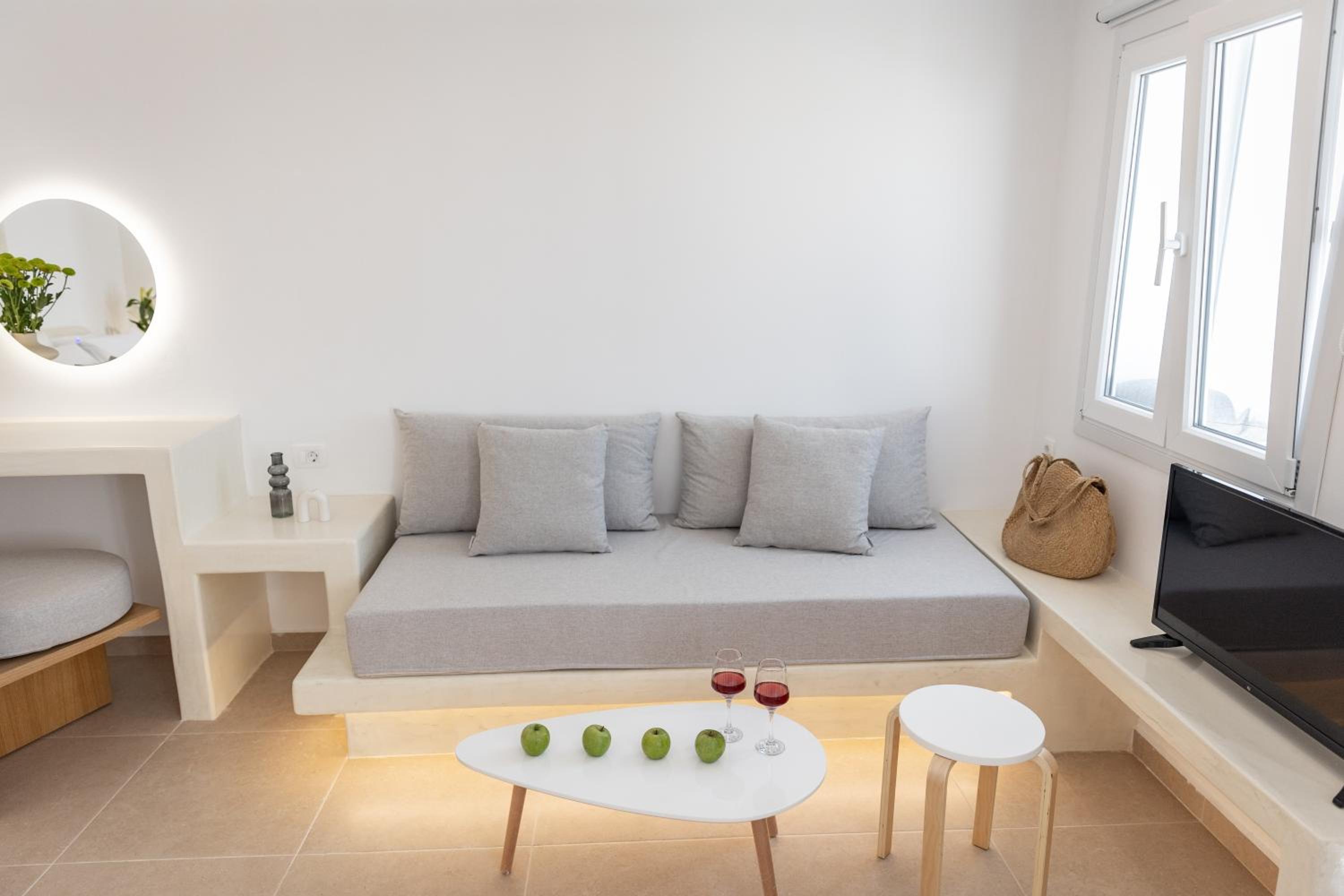Theophrasti Suites