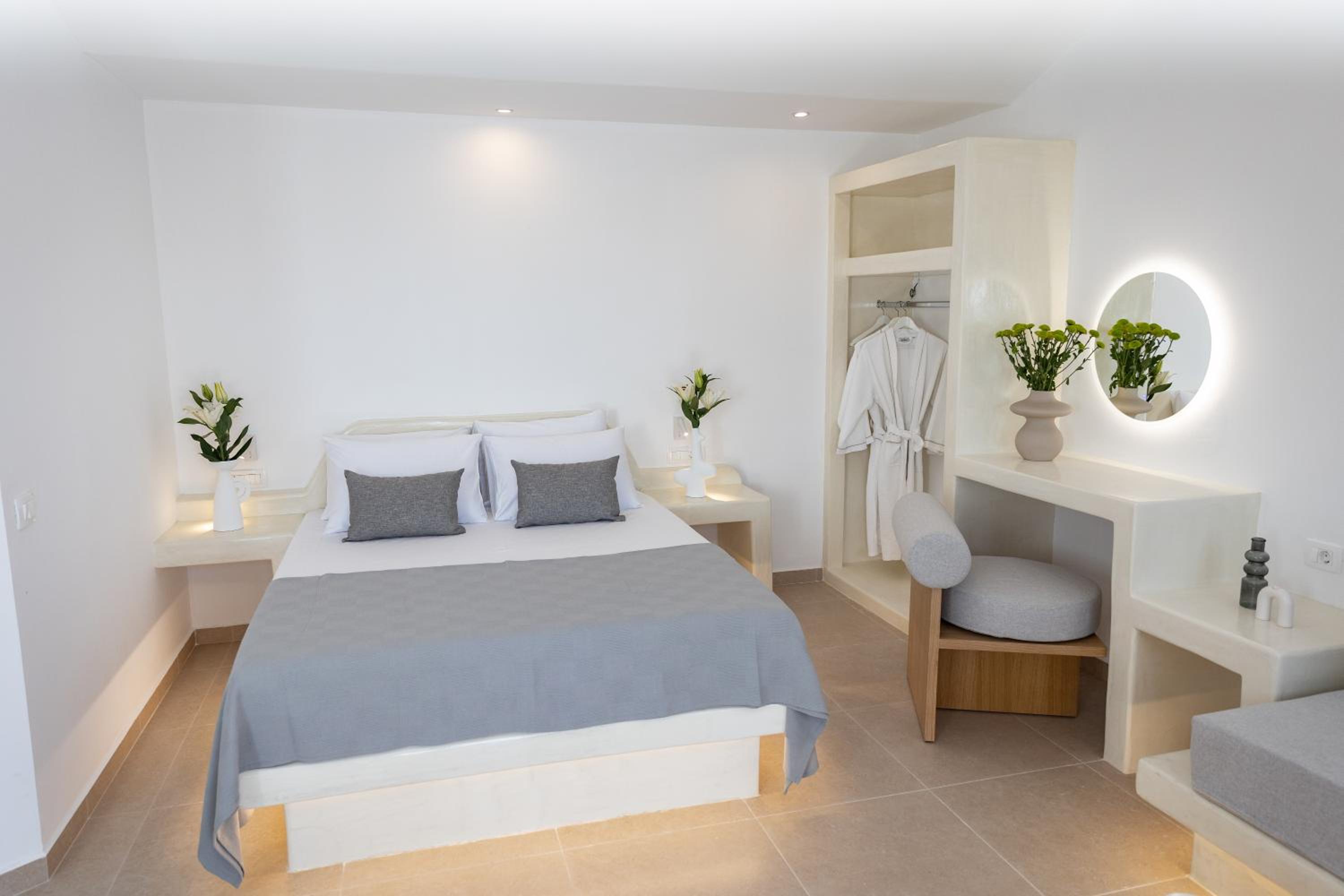 Theophrasti Suites