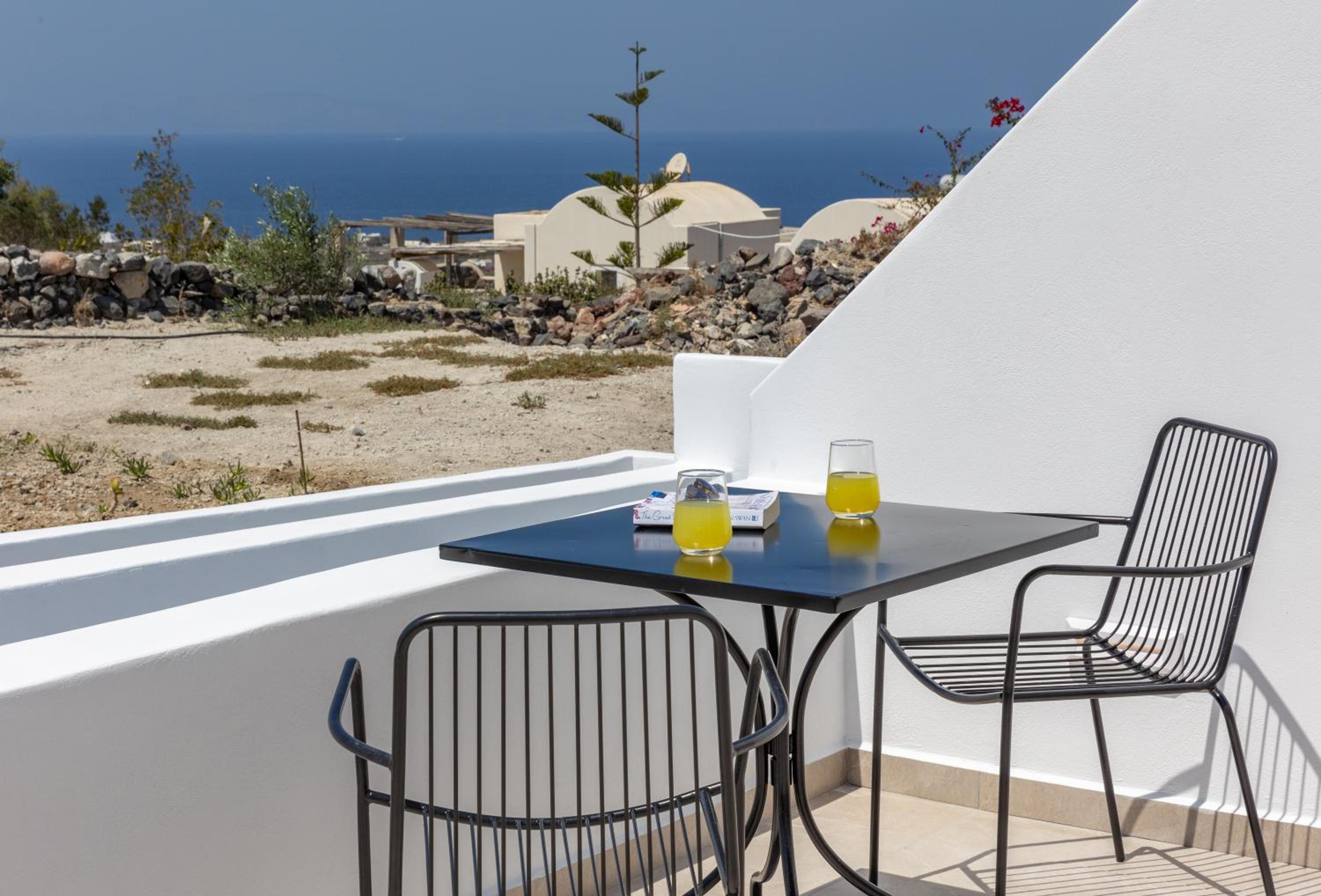 Theophrasti Suites